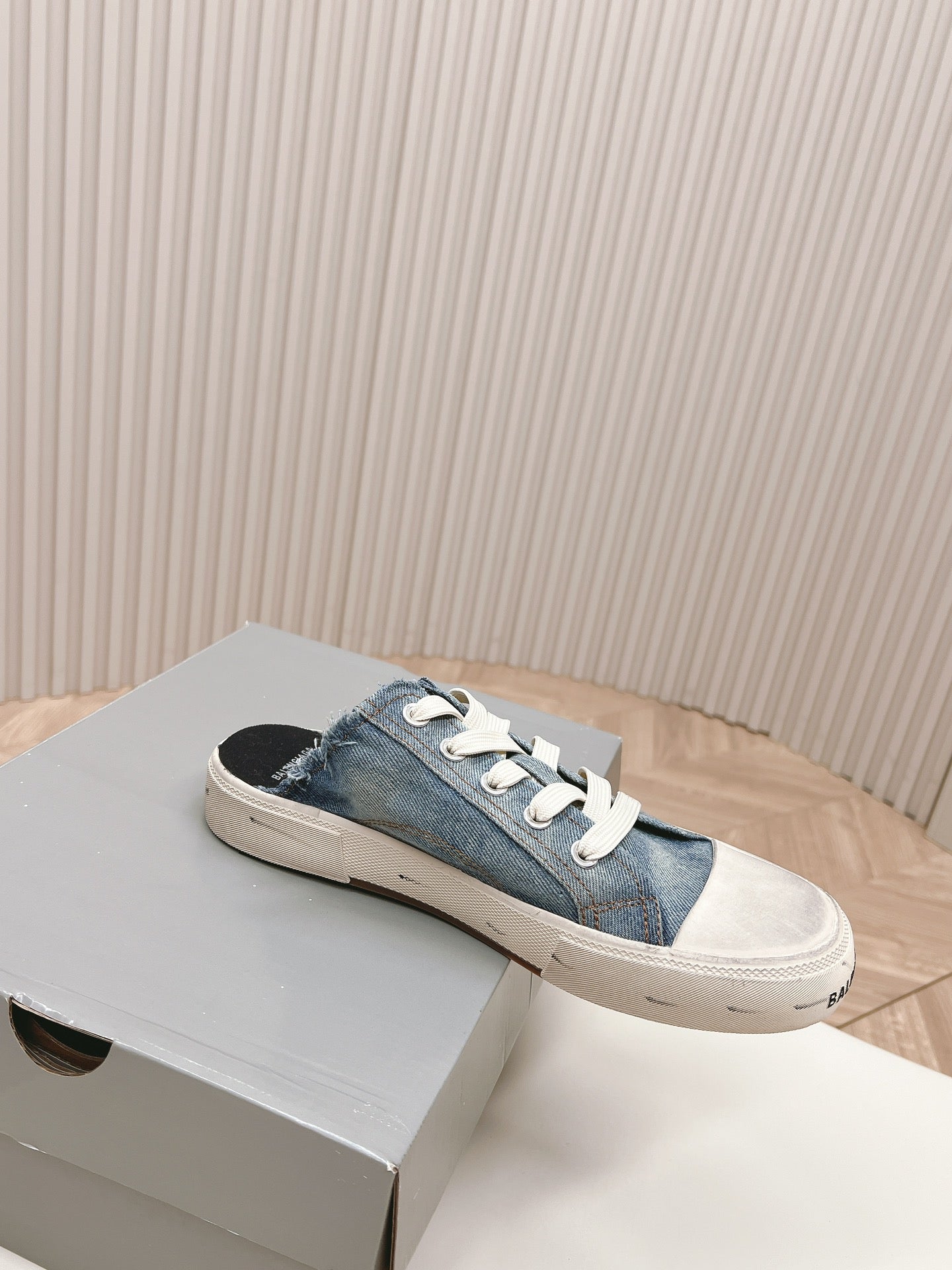 PARIS MULES IN BLUE DESTROYED DENIM AND RUBBER - 35