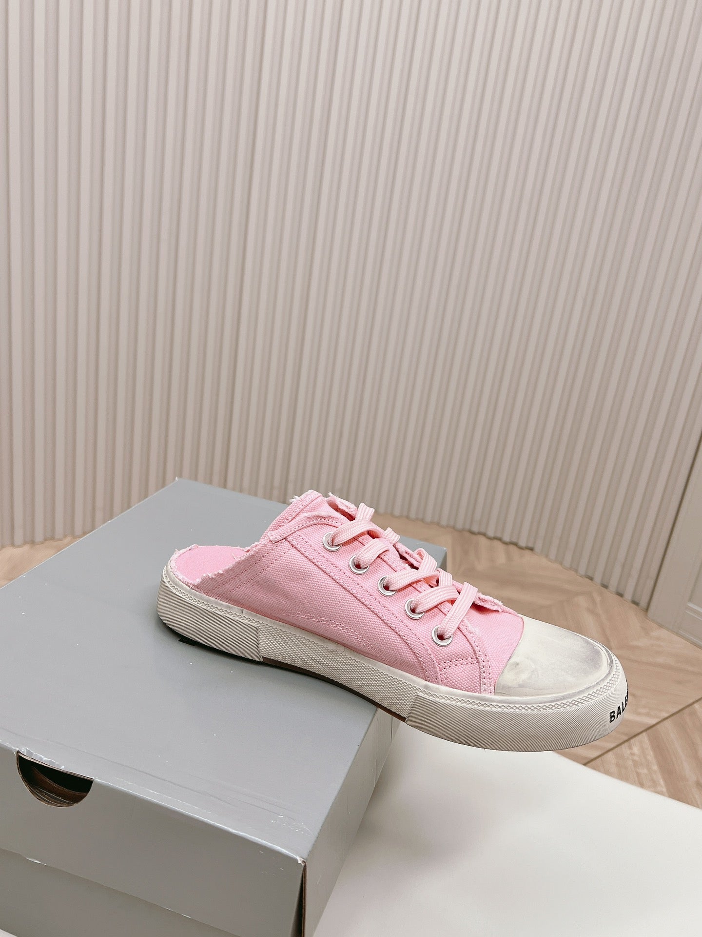 SNEAKER MULES IN PINK CANVAS GRAFFITI LOGO - 35