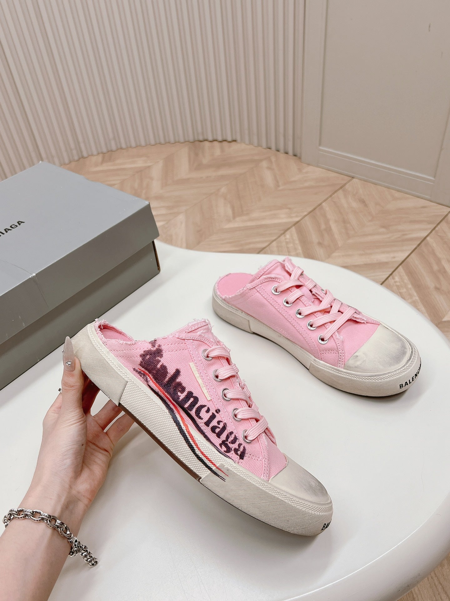 SNEAKER MULES IN PINK CANVAS GRAFFITI LOGO - 35
