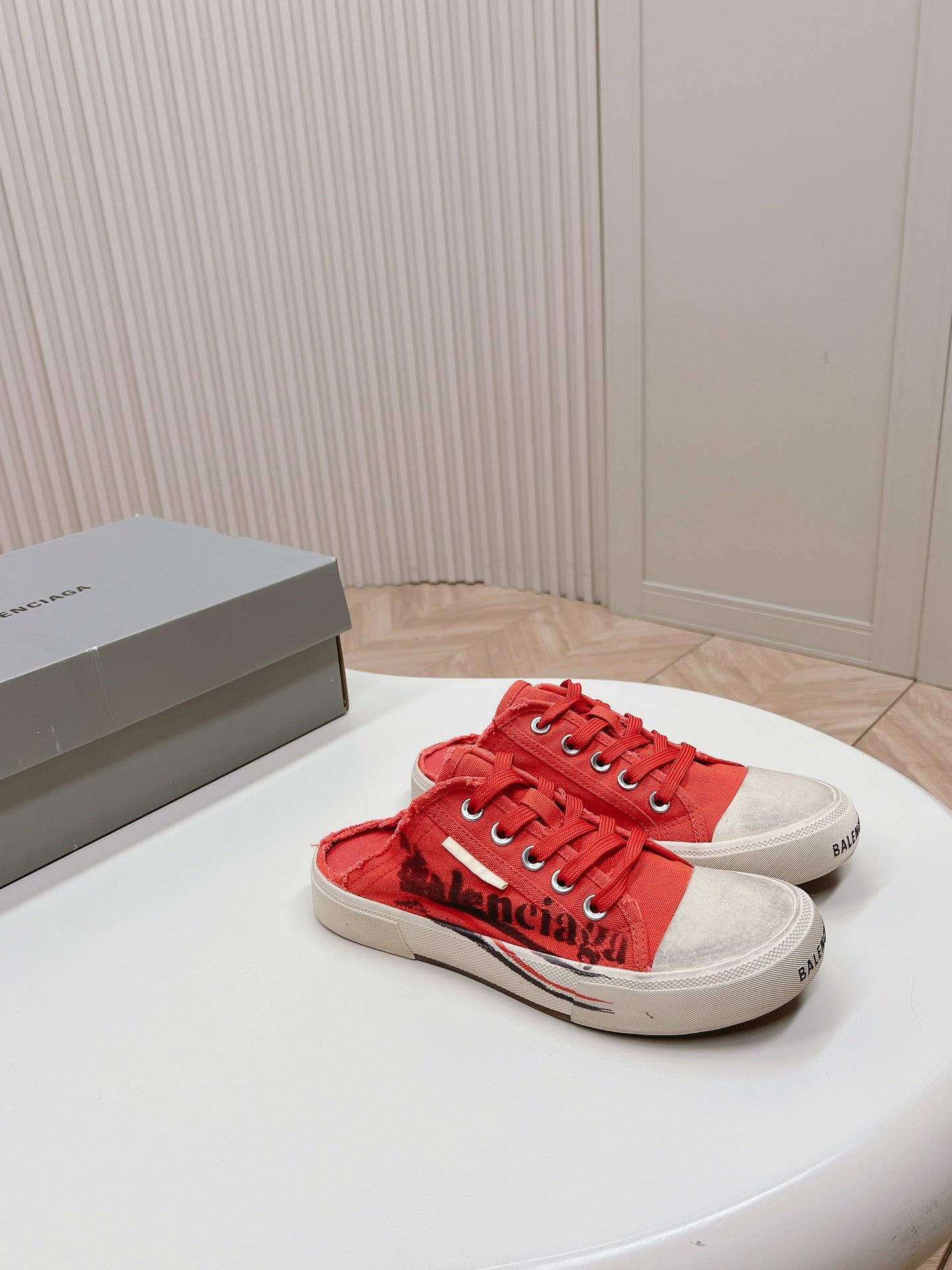 SNEAKER MULES IN RED CANVAS GRAFFITI LOGO - 35
