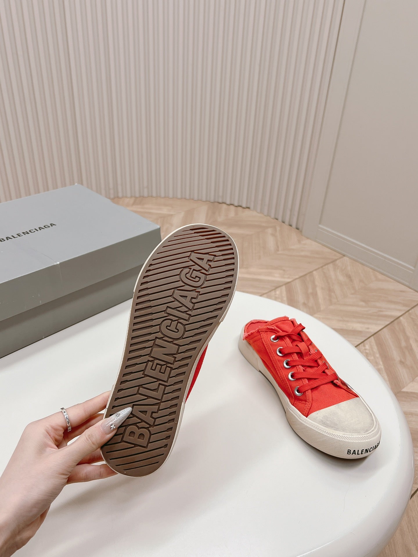 SNEAKER MULES IN RED CANVAS GRAFFITI LOGO - 35