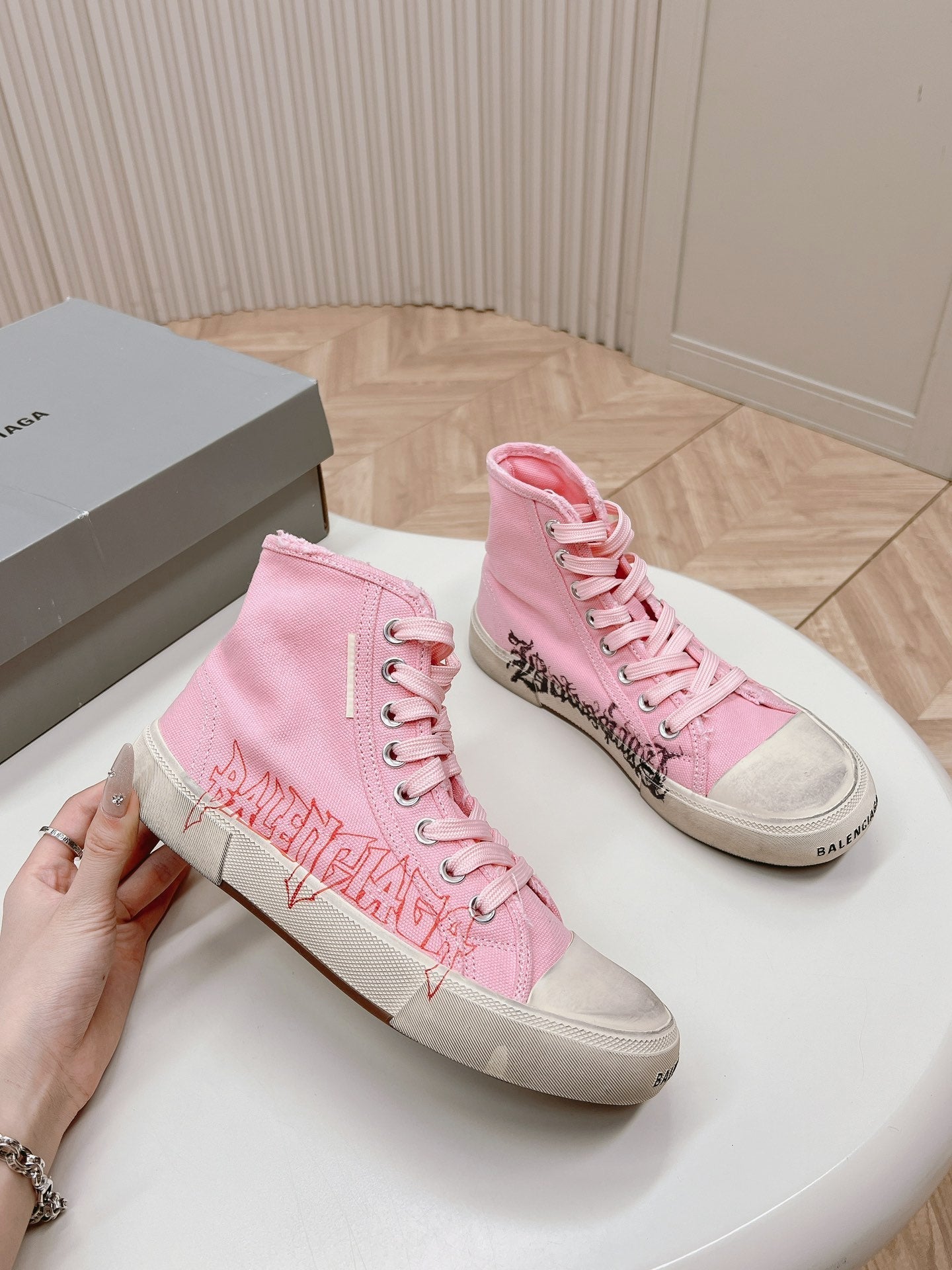 HIGH-TOP SNEAKERS GRAFFITI IN PINK CANVAS - 35