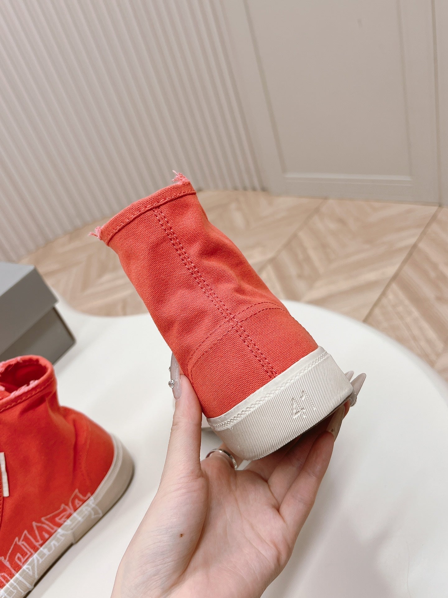 HIGH-TOP SNEAKERS GRAFFITI IN RED CANVAS - 35