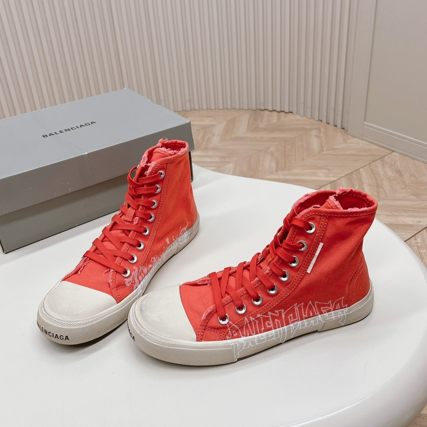 HIGH-TOP SNEAKERS GRAFFITI IN RED CANVAS - 35