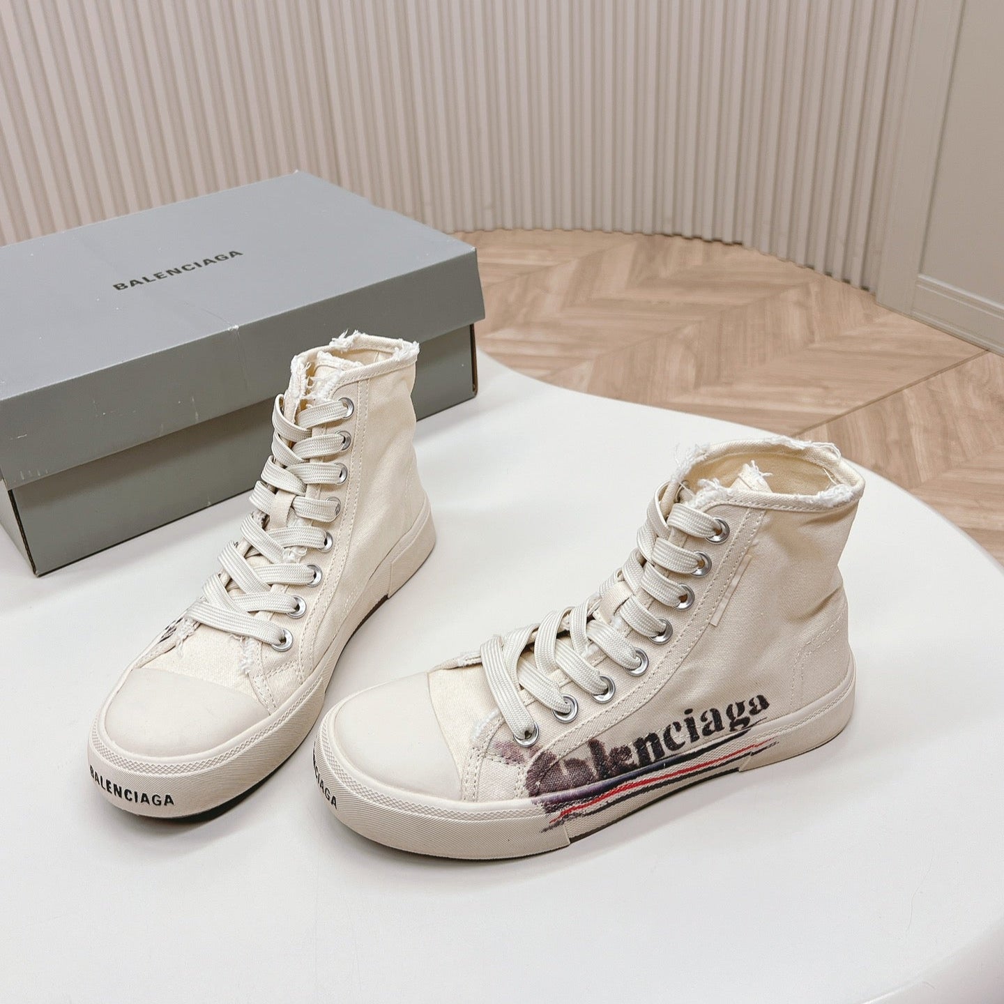 WHITE CANVAS HIGH-TOP SNEAKERS LOGO GRAFFITI - 35