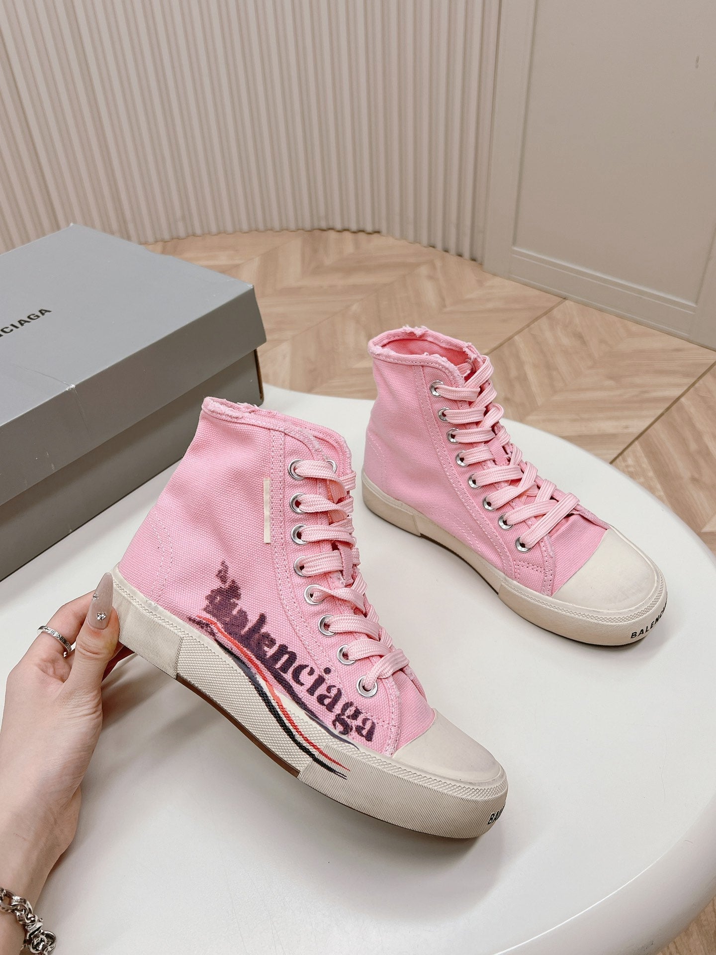 PINK CANVAS HIGH-TOP SNEAKERS LOGO GRAFFITI - 35
