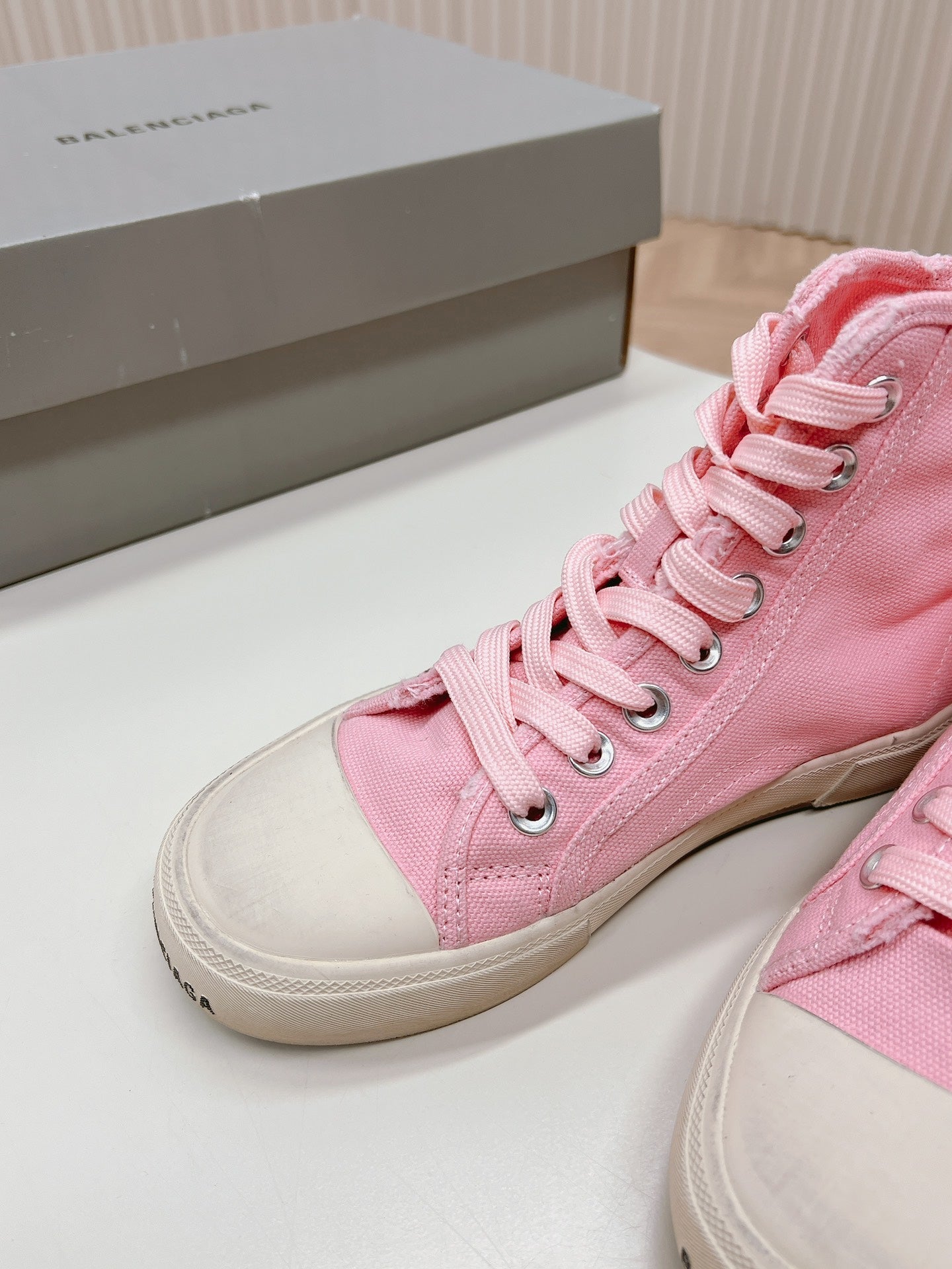 PINK CANVAS HIGH-TOP SNEAKERS LOGO GRAFFITI - 35