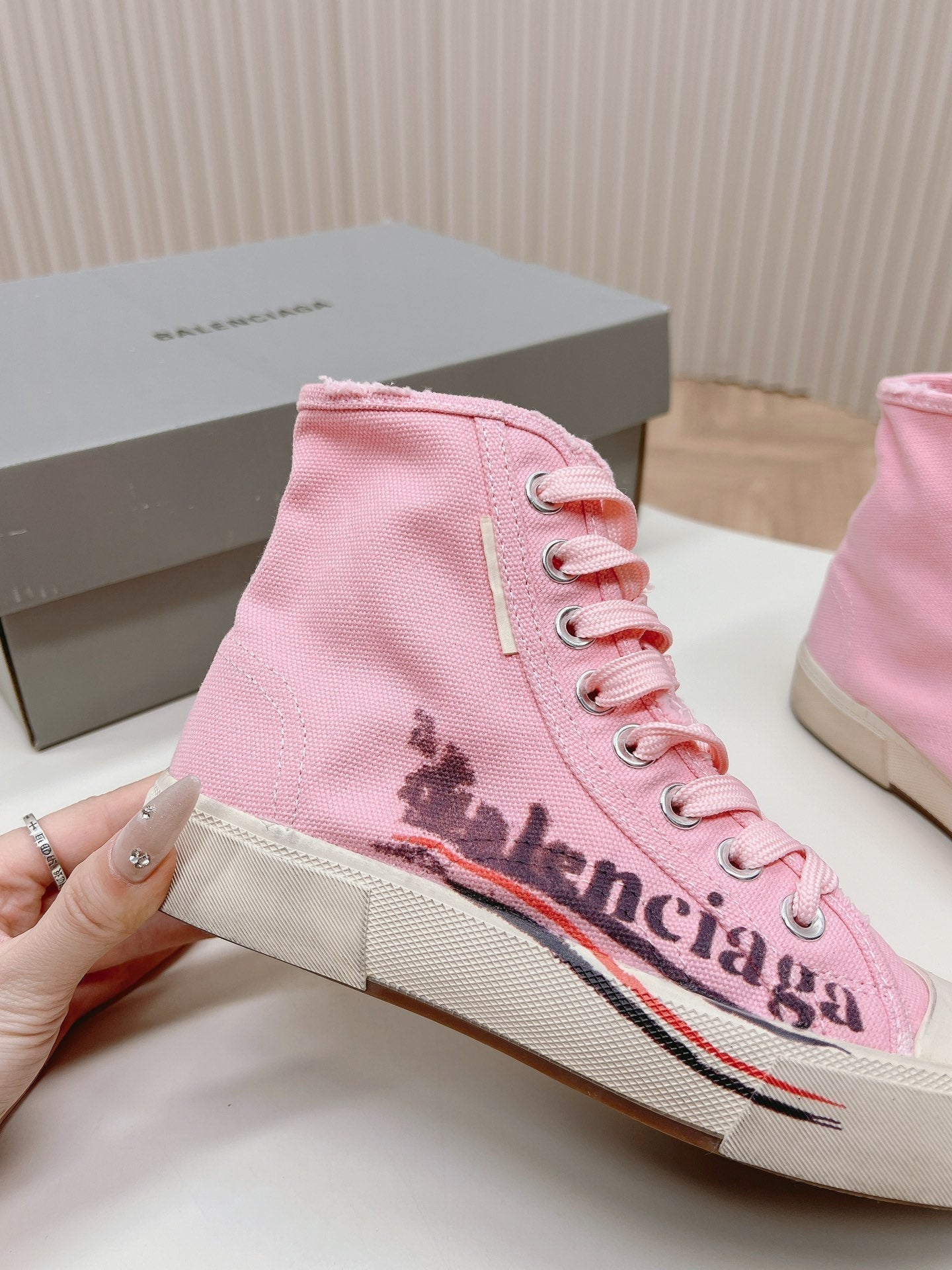 PINK CANVAS HIGH-TOP SNEAKERS LOGO GRAFFITI - 35