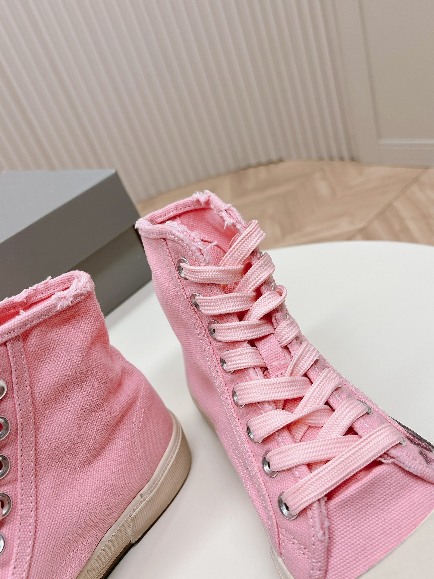 PINK CANVAS HIGH-TOP SNEAKERS LOGO GRAFFITI - 35