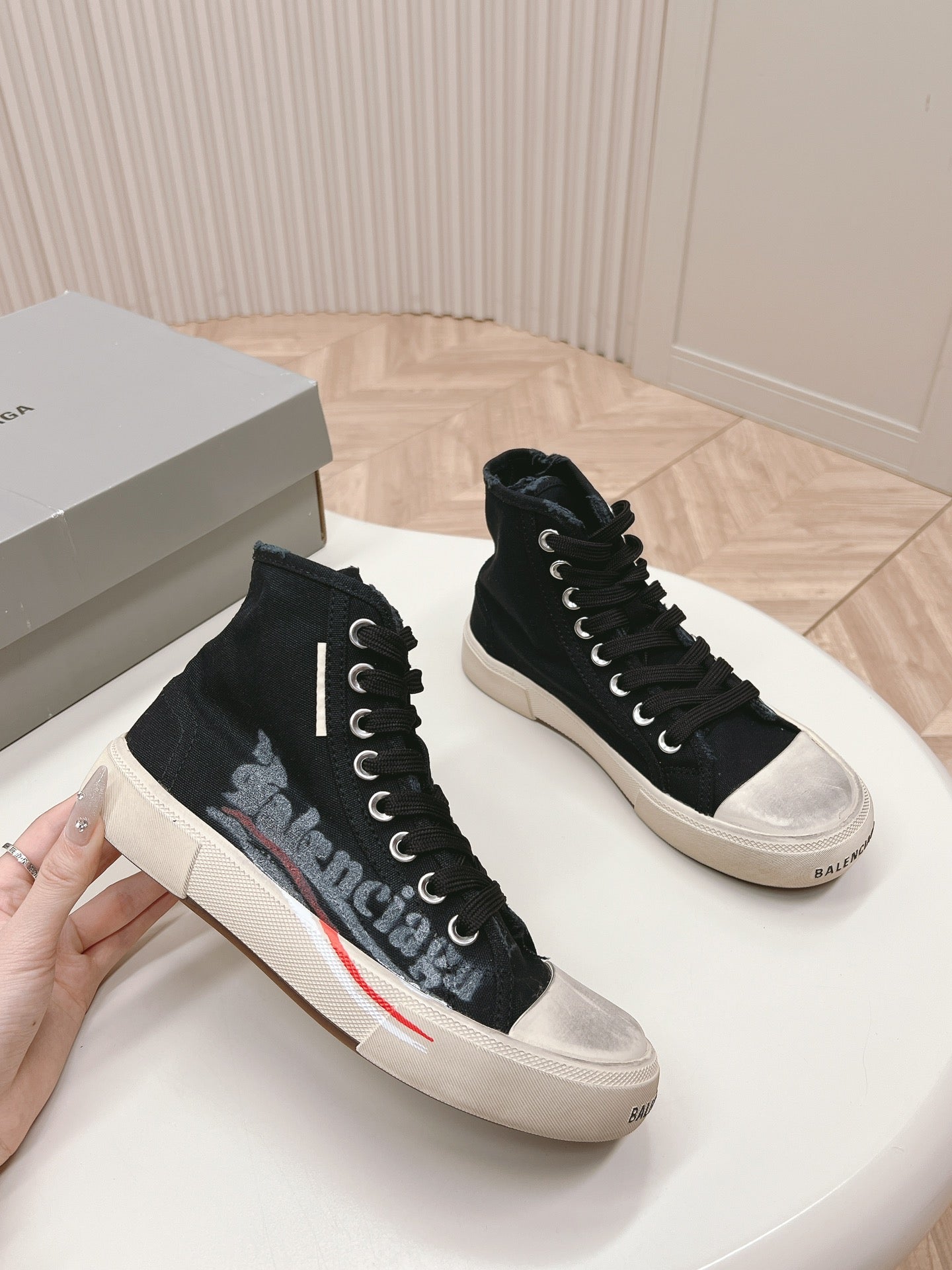 BLACK CANVAS HIGH-TOP SNEAKERS LOGO GRAFFITI - 35