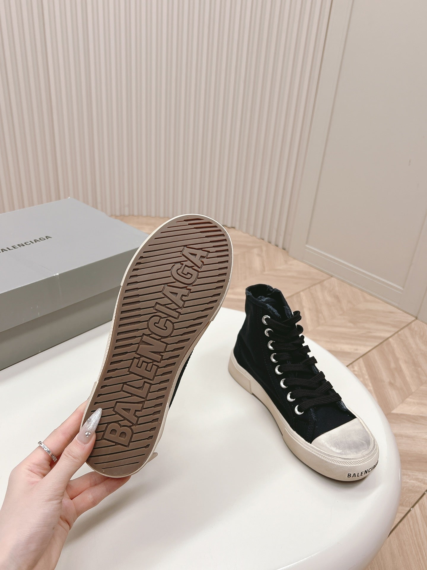 BLACK CANVAS HIGH-TOP SNEAKERS LOGO GRAFFITI - 35