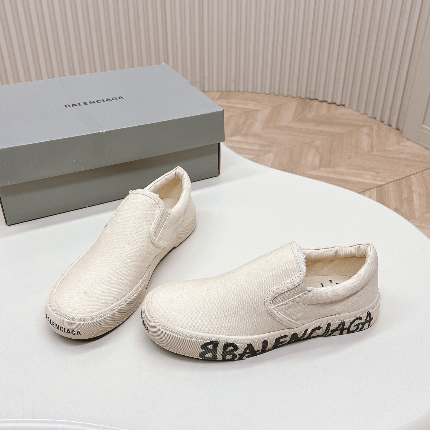 SLIP-ON SNEAKERS GRAFFITI IN WHITE CANVAS - 35