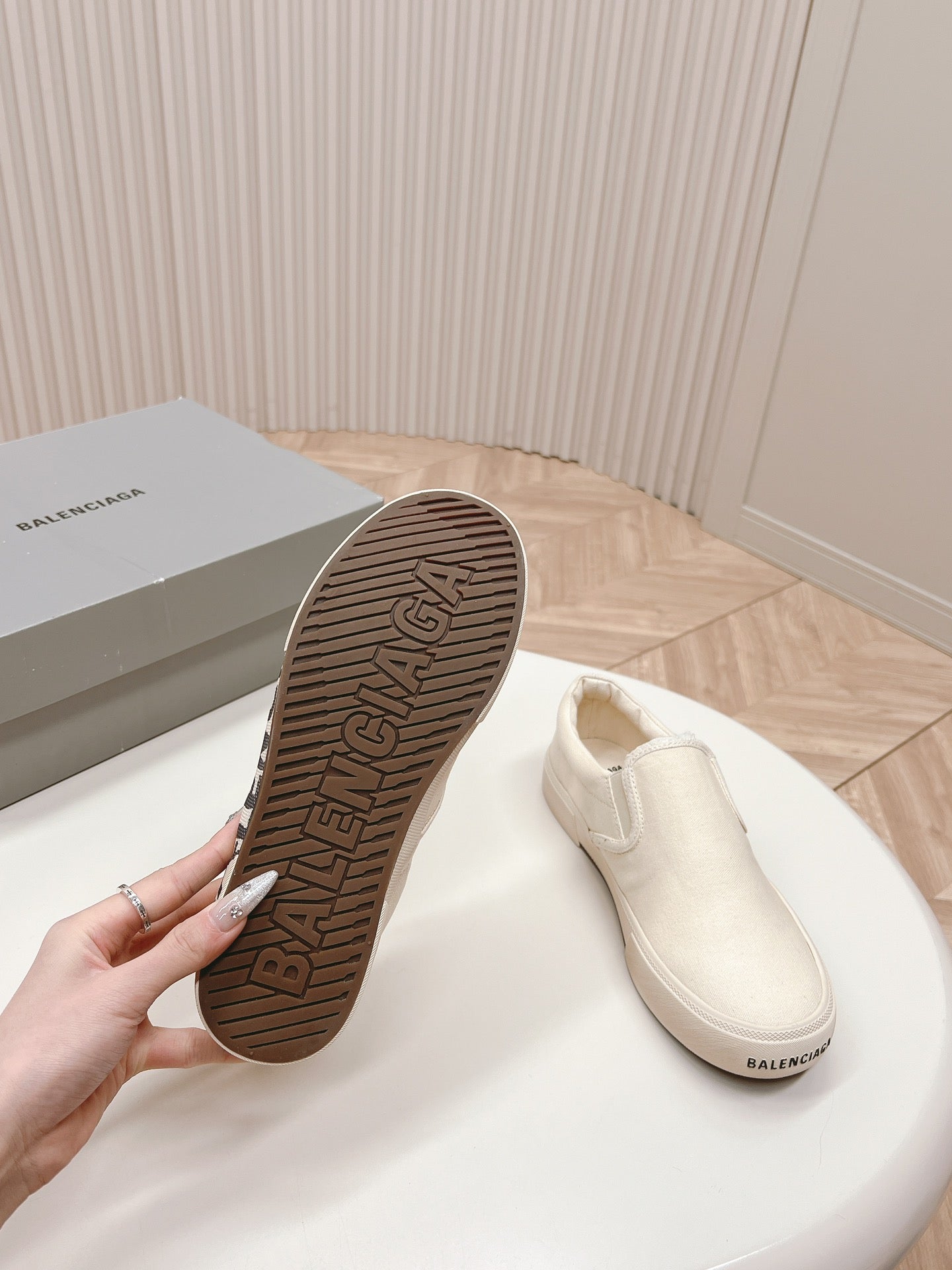 SLIP-ON SNEAKERS GRAFFITI IN WHITE CANVAS - 35