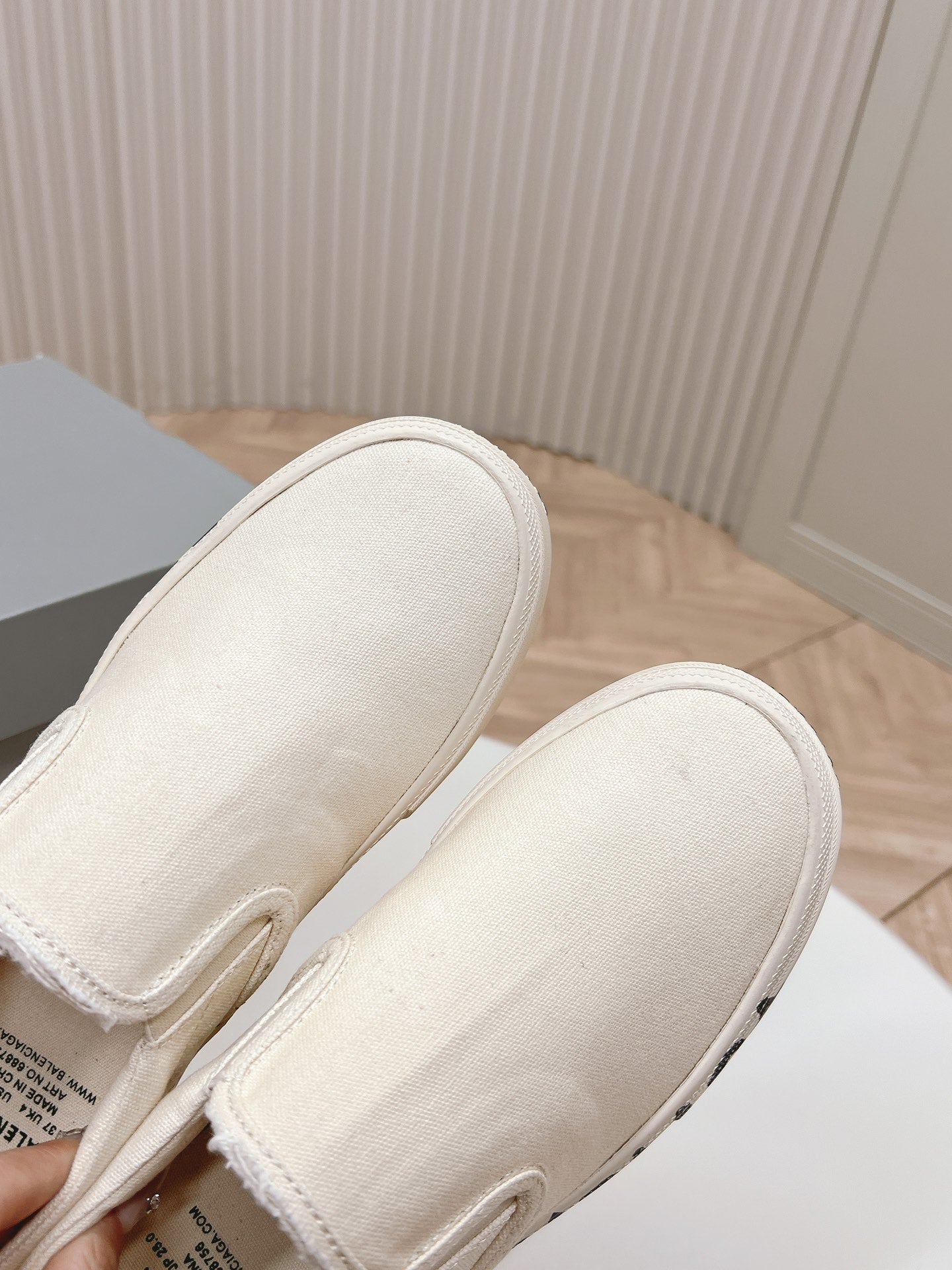 SLIP-ON SNEAKERS GRAFFITI IN WHITE CANVAS - 35