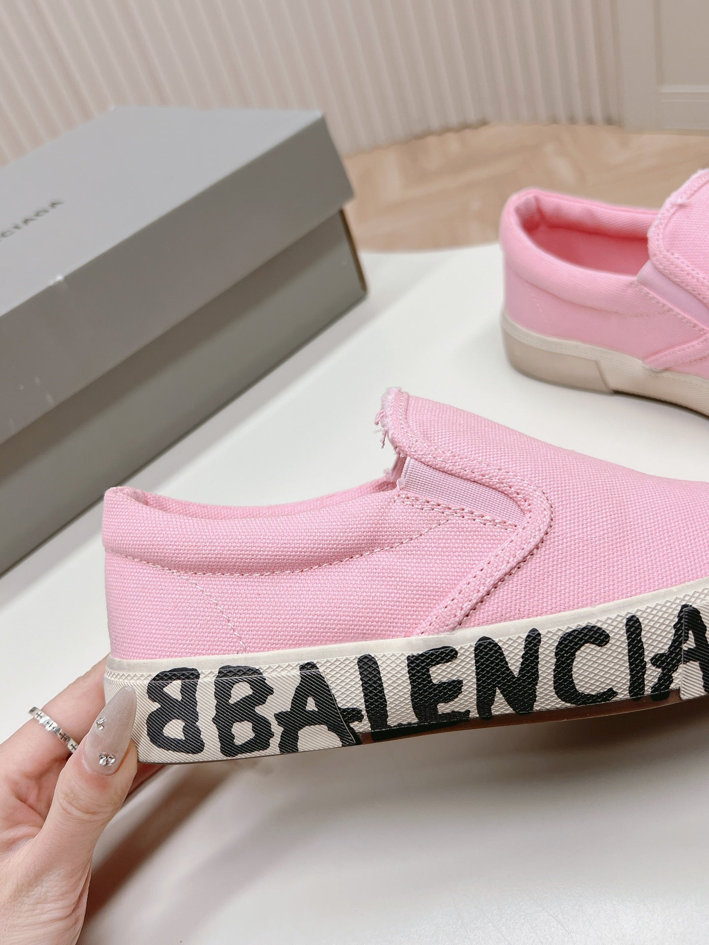 SLIP-ON SNEAKERS GRAFFITI IN PINK CANVAS - 35