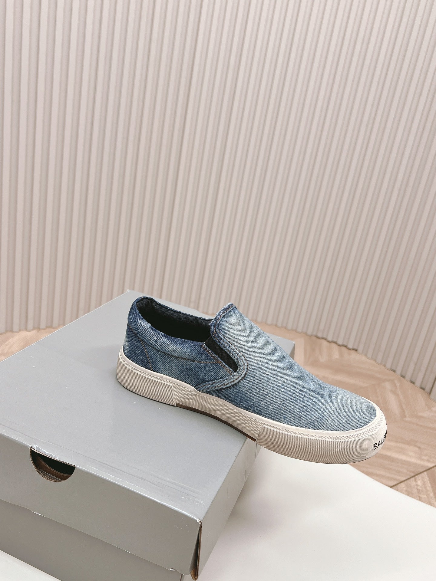 SLIP-ON SNEAKERS GRAFFITI IN LIGHT BLUE DENIM - 35