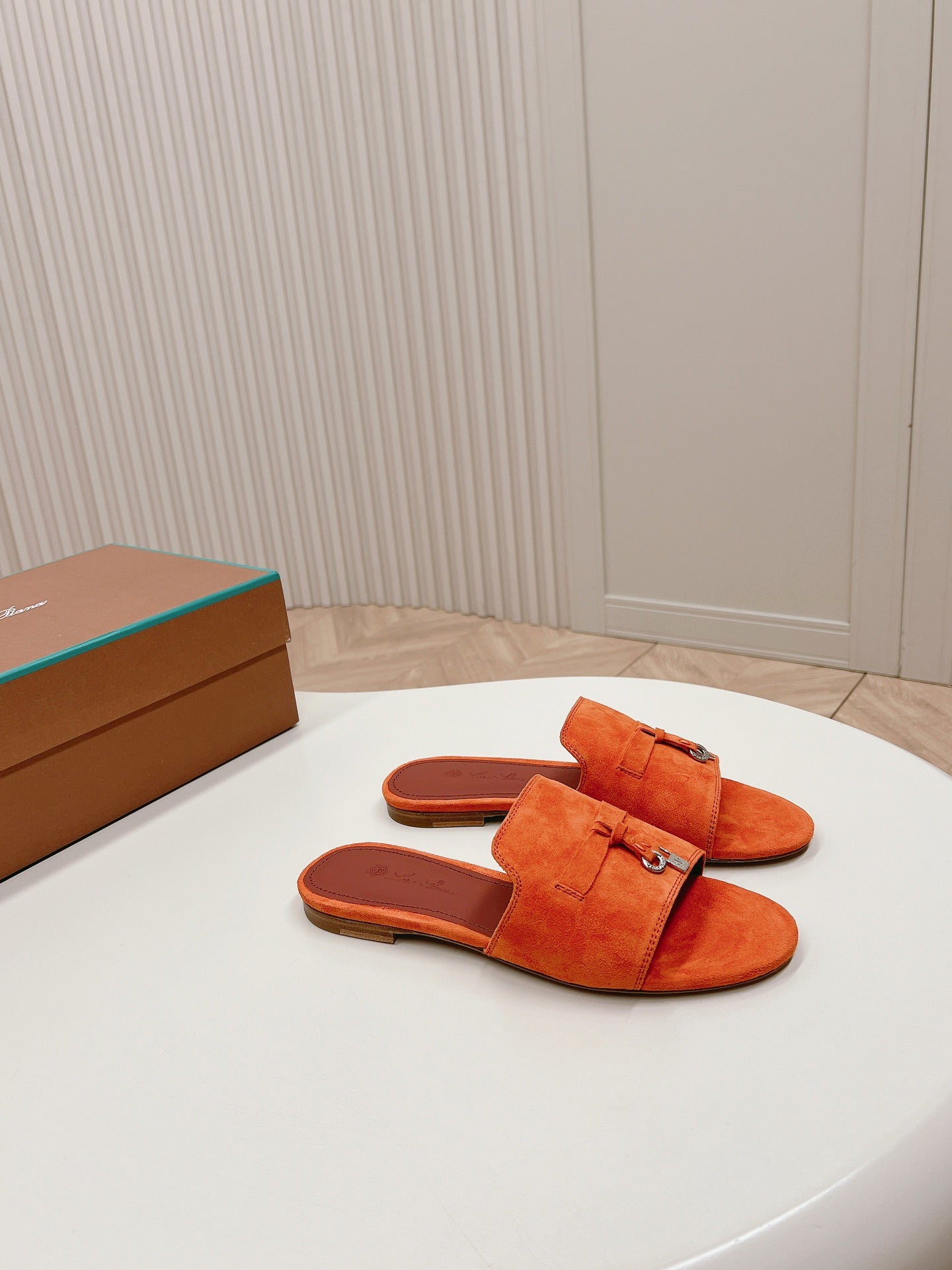 LP SUMMER CHARMS SANDALS IN ORANGE SUEDE - 35