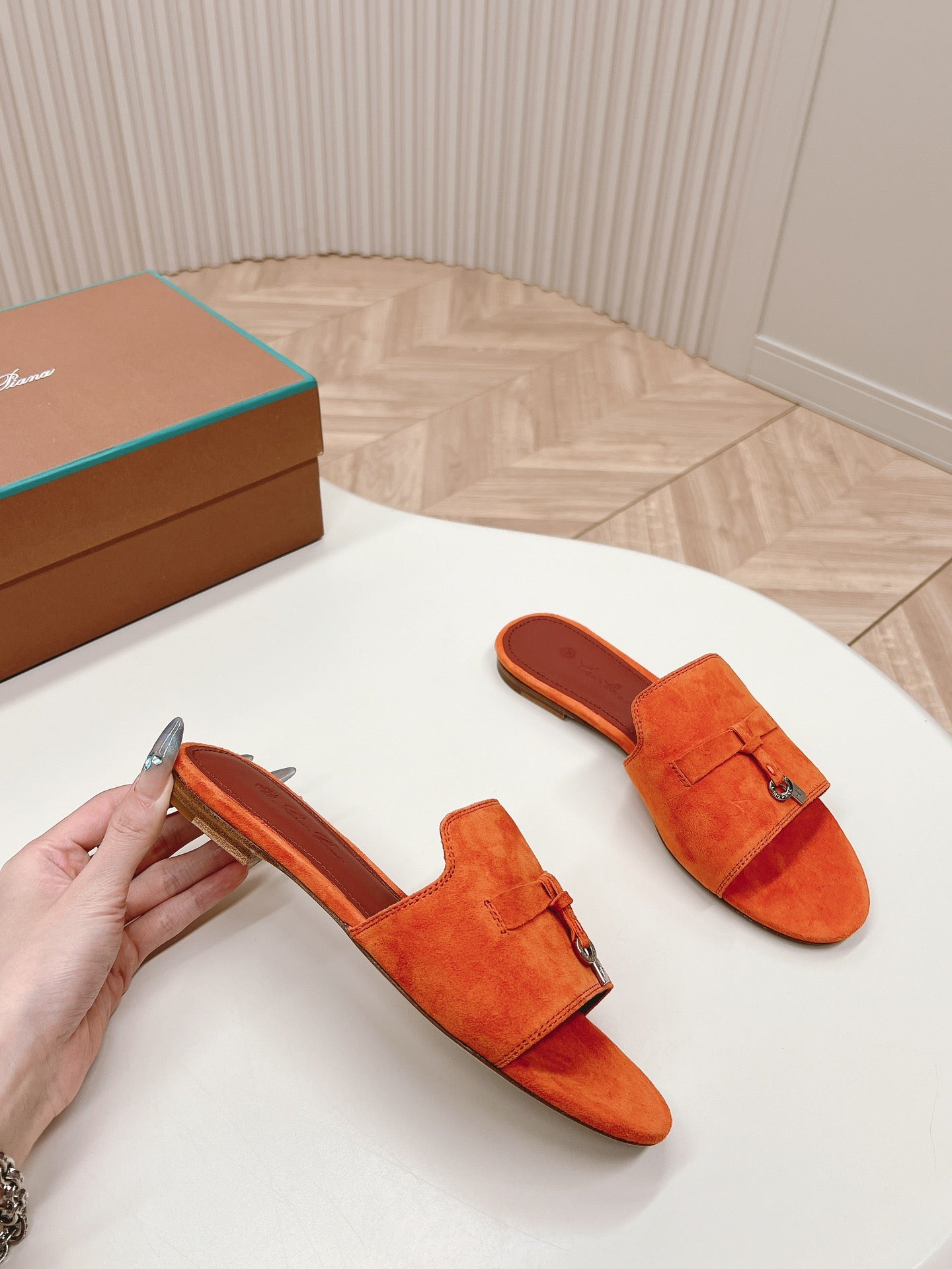 LP SUMMER CHARMS SANDALS IN ORANGE SUEDE - 35