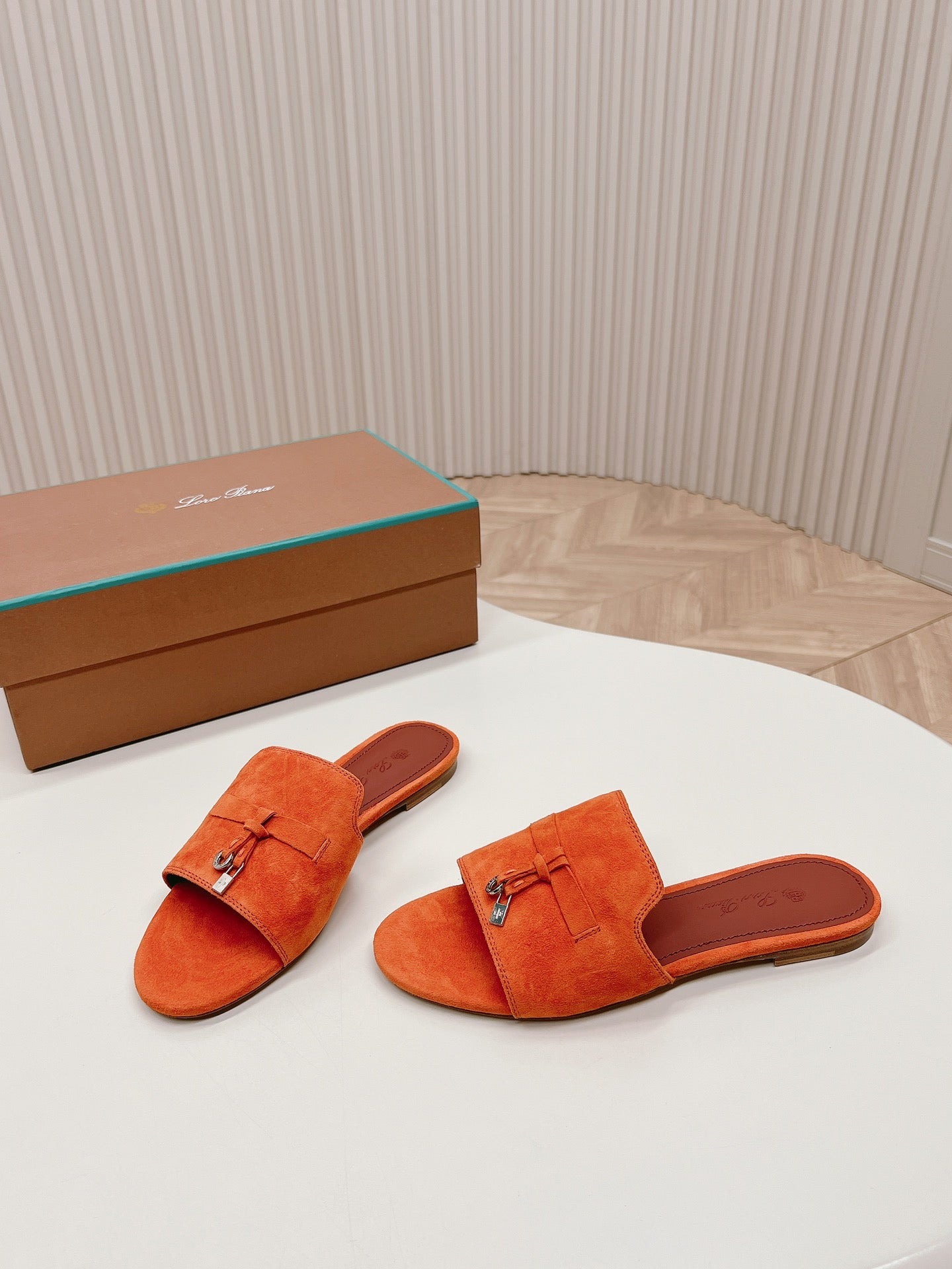 LP SUMMER CHARMS SANDALS IN ORANGE SUEDE - 35