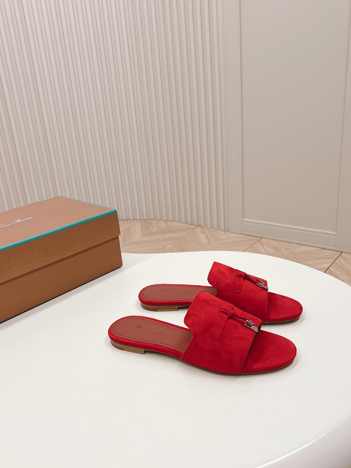 LP SUMMER CHARMS SANDALS IN CHERRY SUEDE - 35