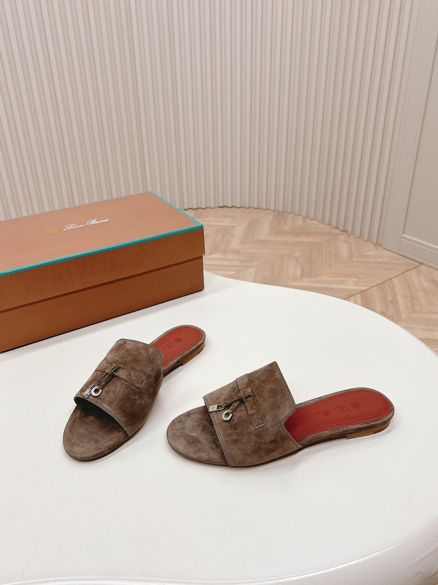 LP SUMMER CHARMS SANDALS IN ASH BROWN SUEDE - 35