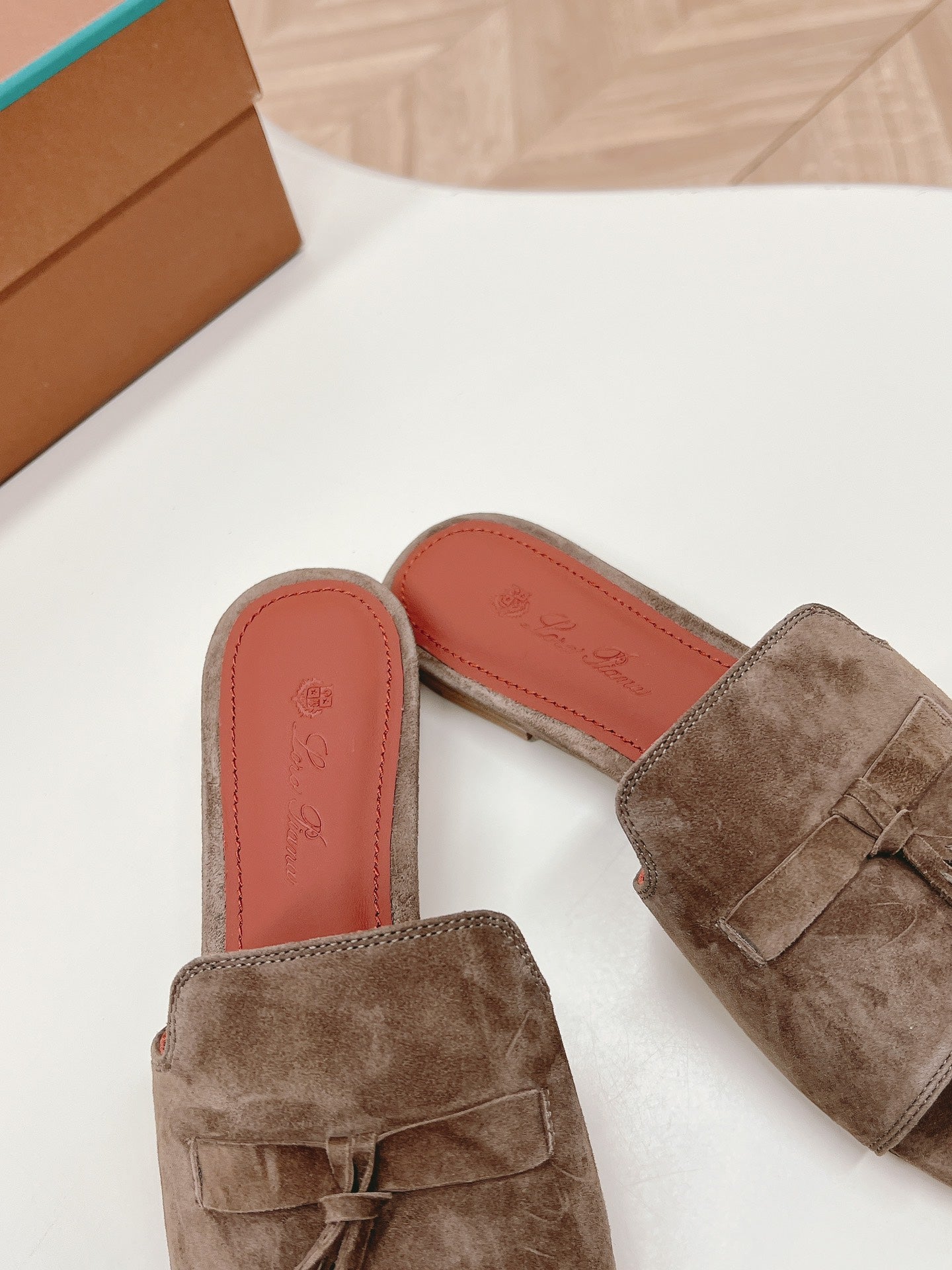 LP SUMMER CHARMS SANDALS IN ASH BROWN SUEDE - 35