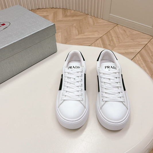 PRA LEATHER LOGO OUTLET SNEAKERS BLACK AND WHITE CALFSKIN - 35