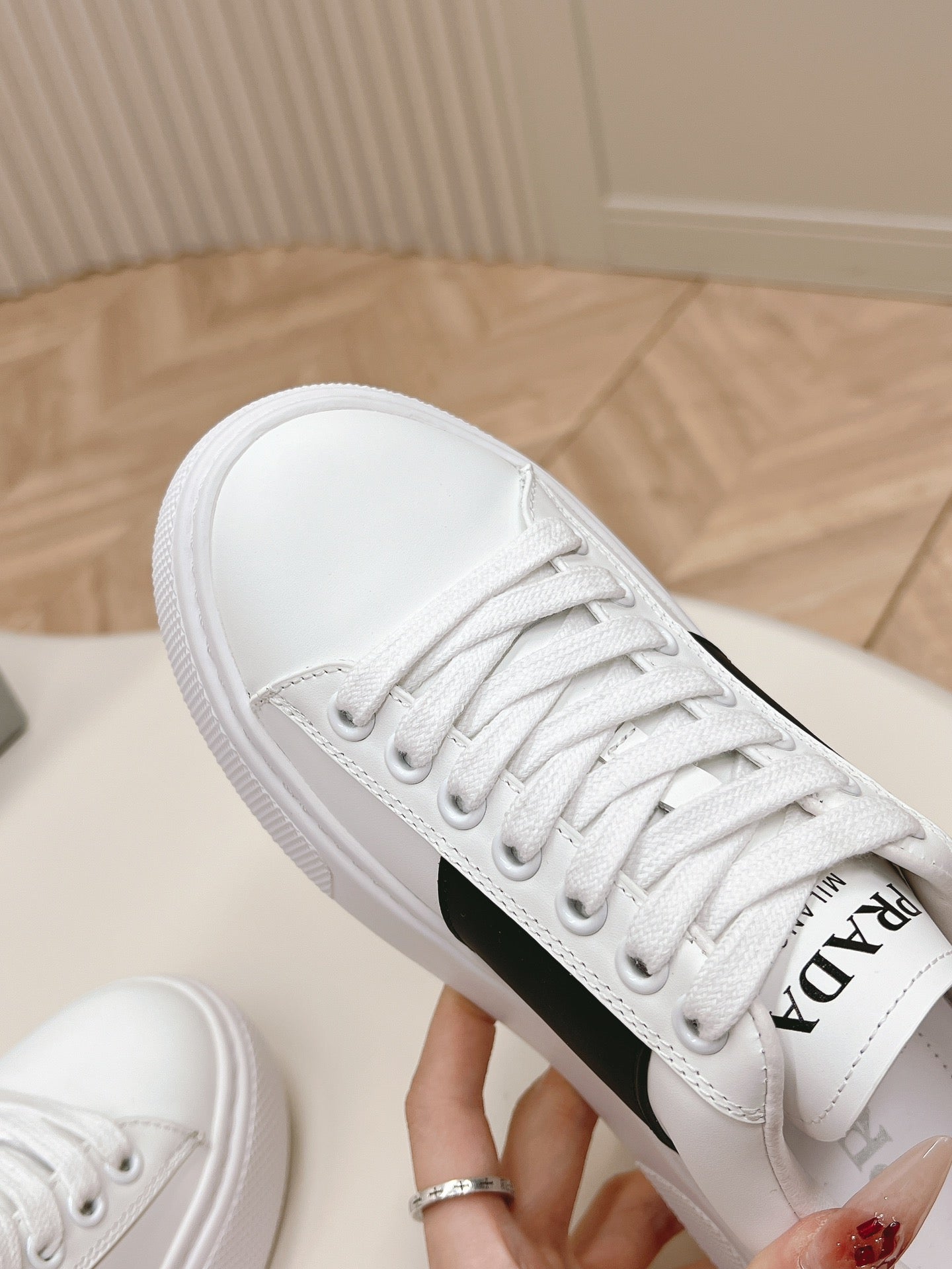 PRA LEATHER LOGO OUTLET SNEAKERS BLACK AND WHITE CALFSKIN - 35