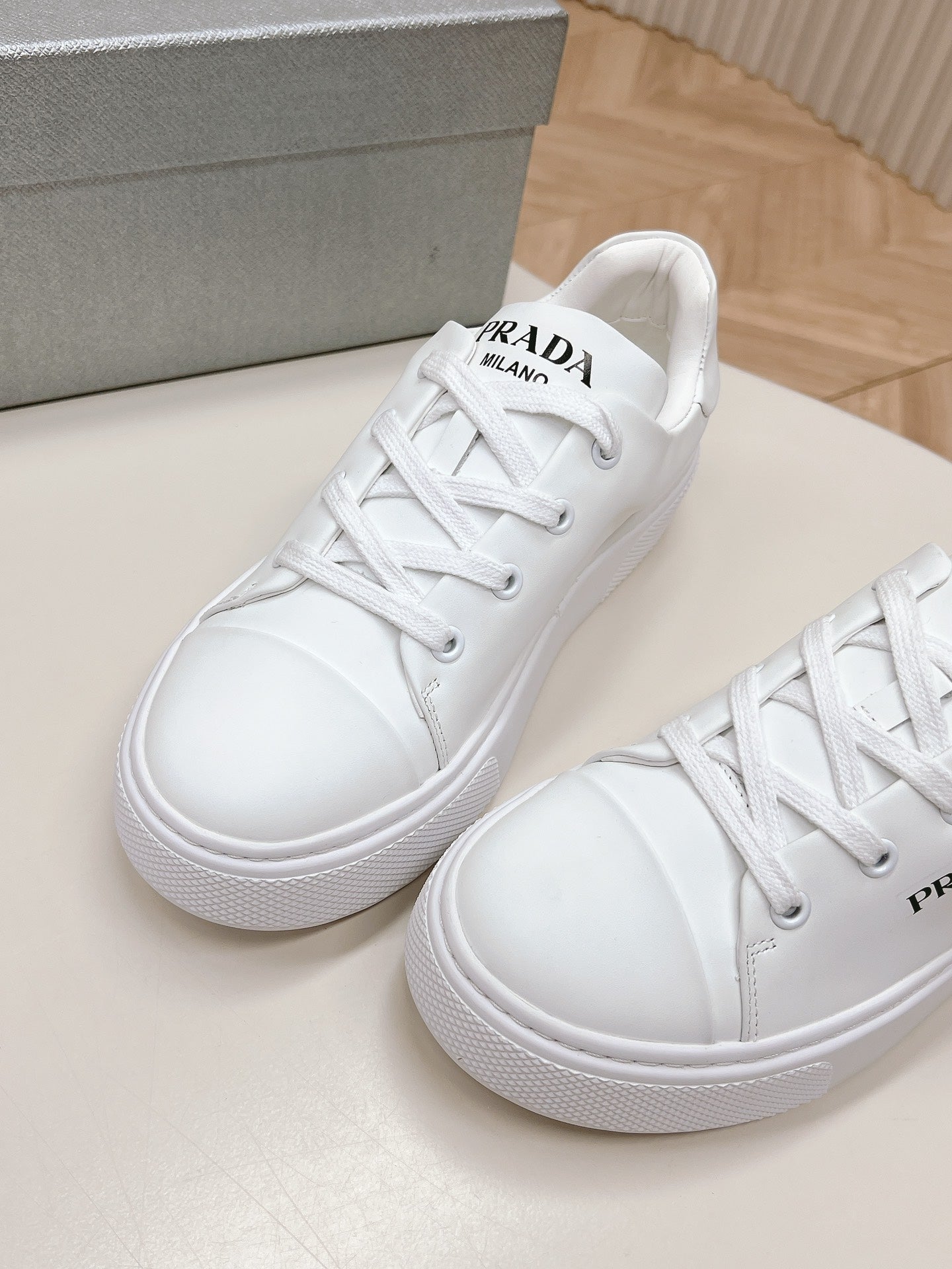 PRA LOGO OUTLET BASIC SNEAKERS WHITE CALFSKIN - 35