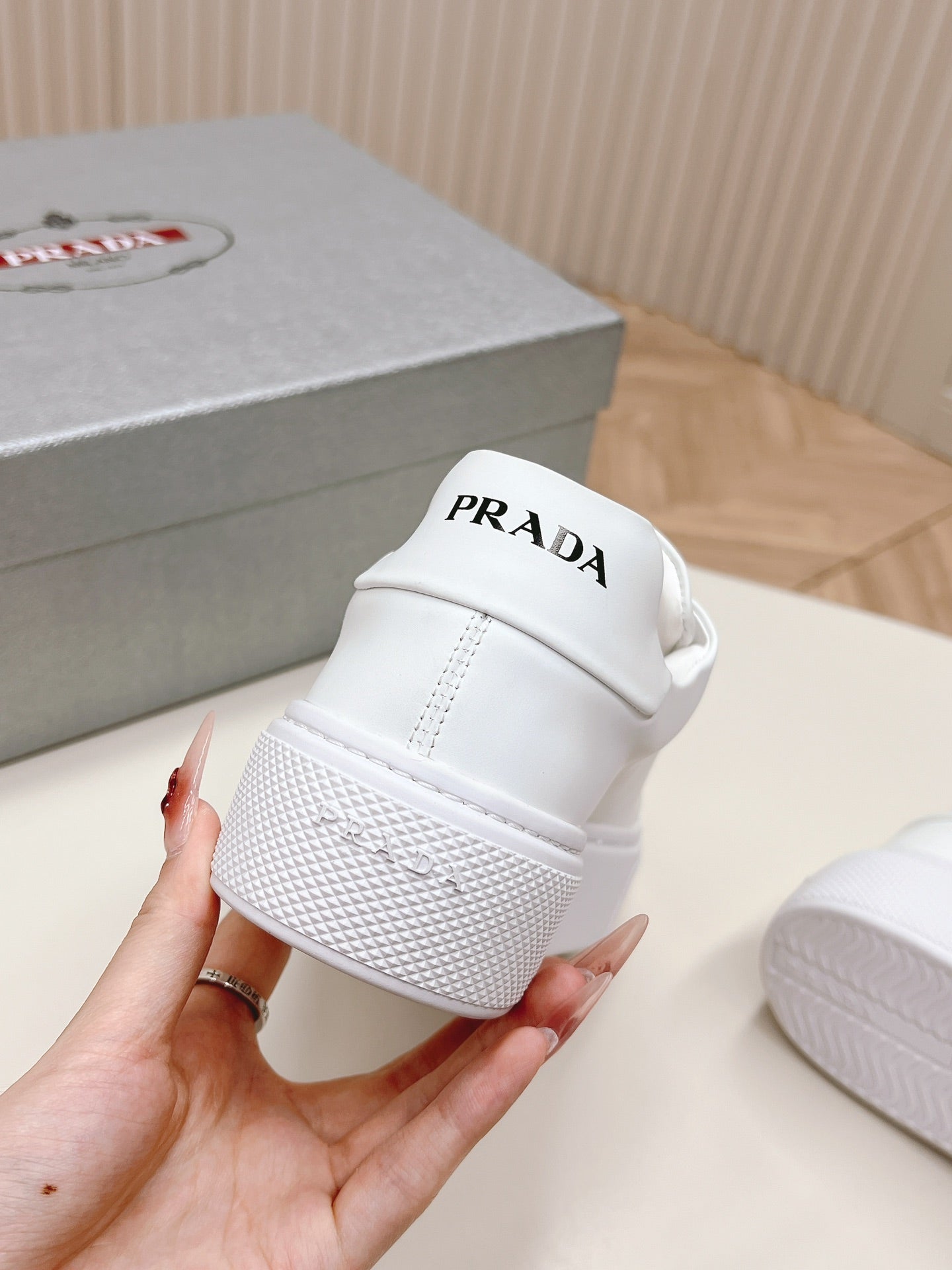 PRA LOGO OUTLET BASIC SNEAKERS WHITE CALFSKIN - 35