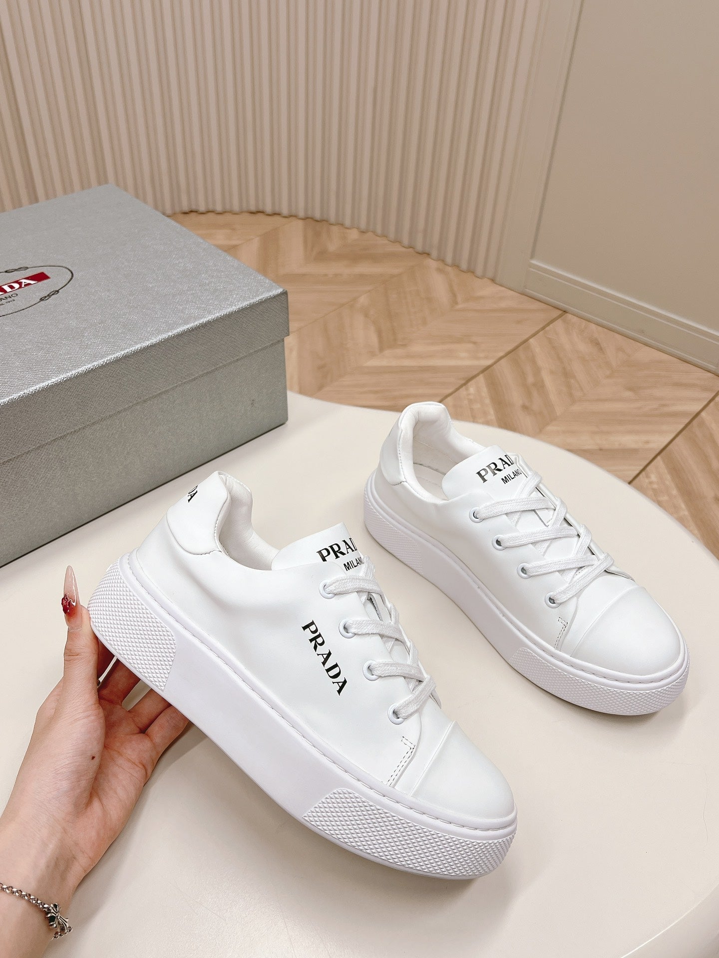 PRA LOGO OUTLET BASIC SNEAKERS WHITE CALFSKIN - 35