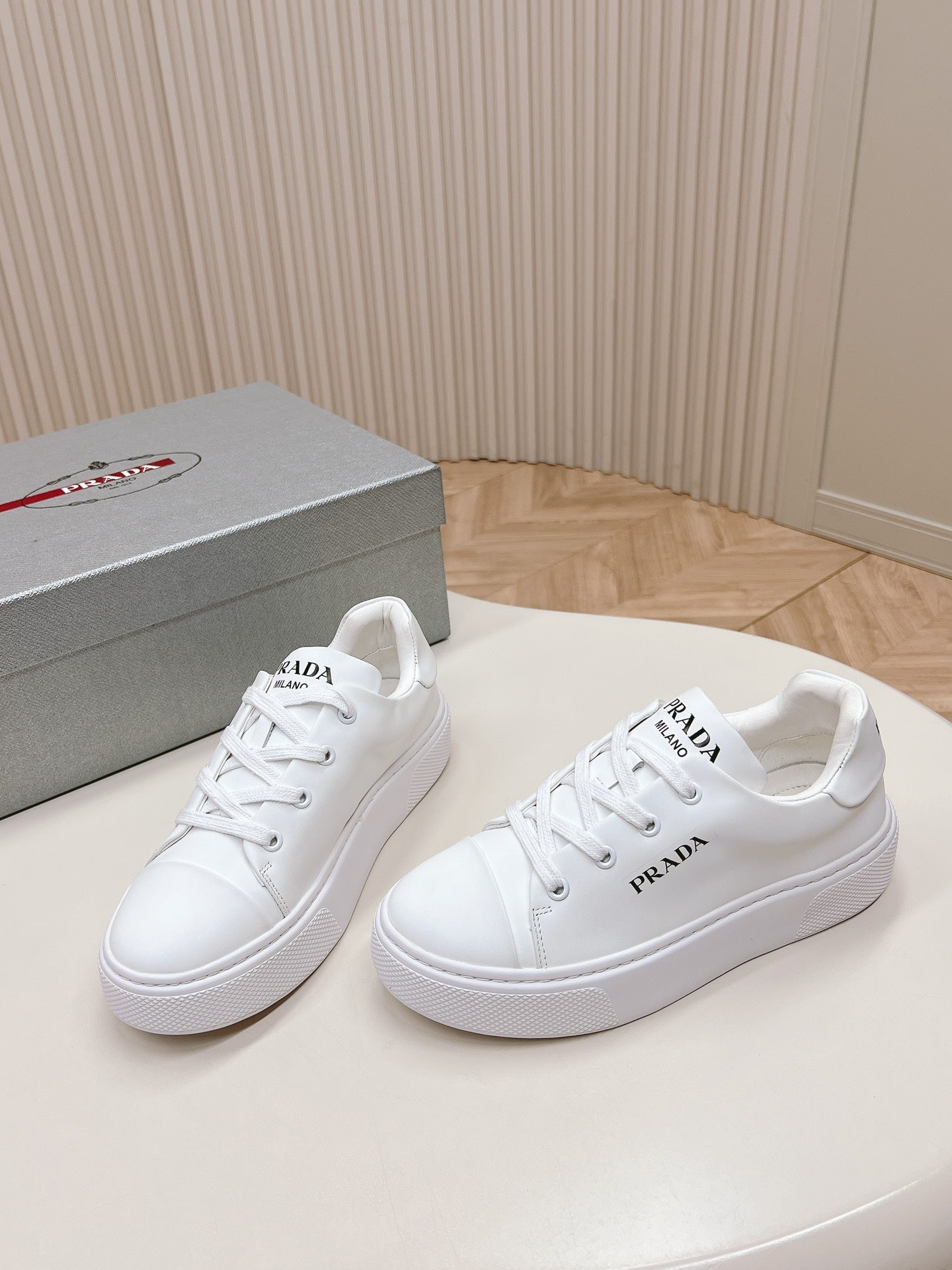 PRA LOGO OUTLET BASIC SNEAKERS WHITE CALFSKIN - 35