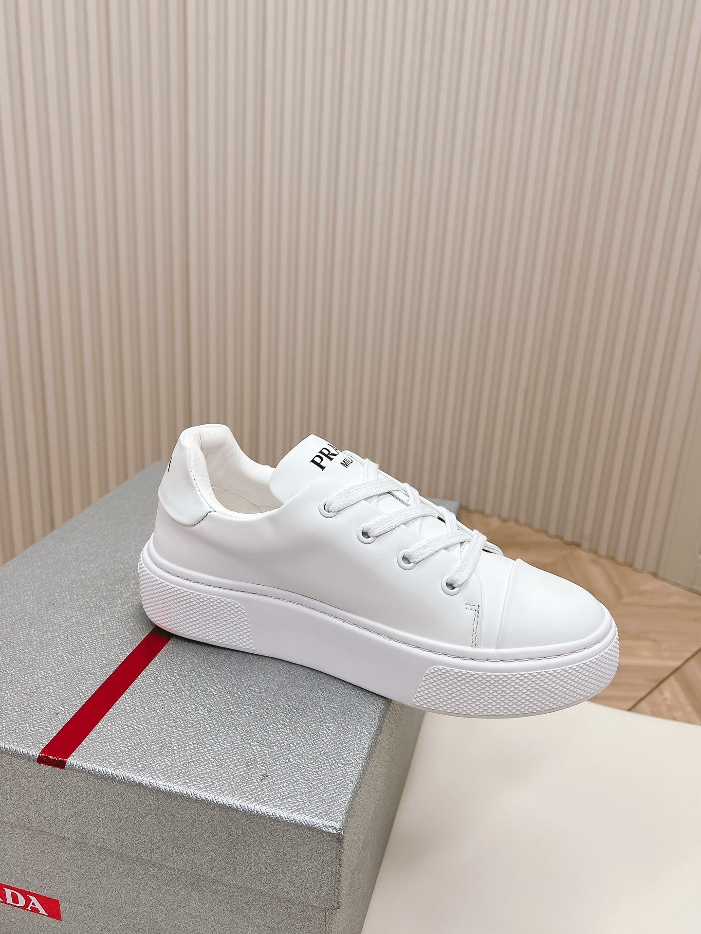 PRA LOGO OUTLET BASIC SNEAKERS WHITE CALFSKIN - 35