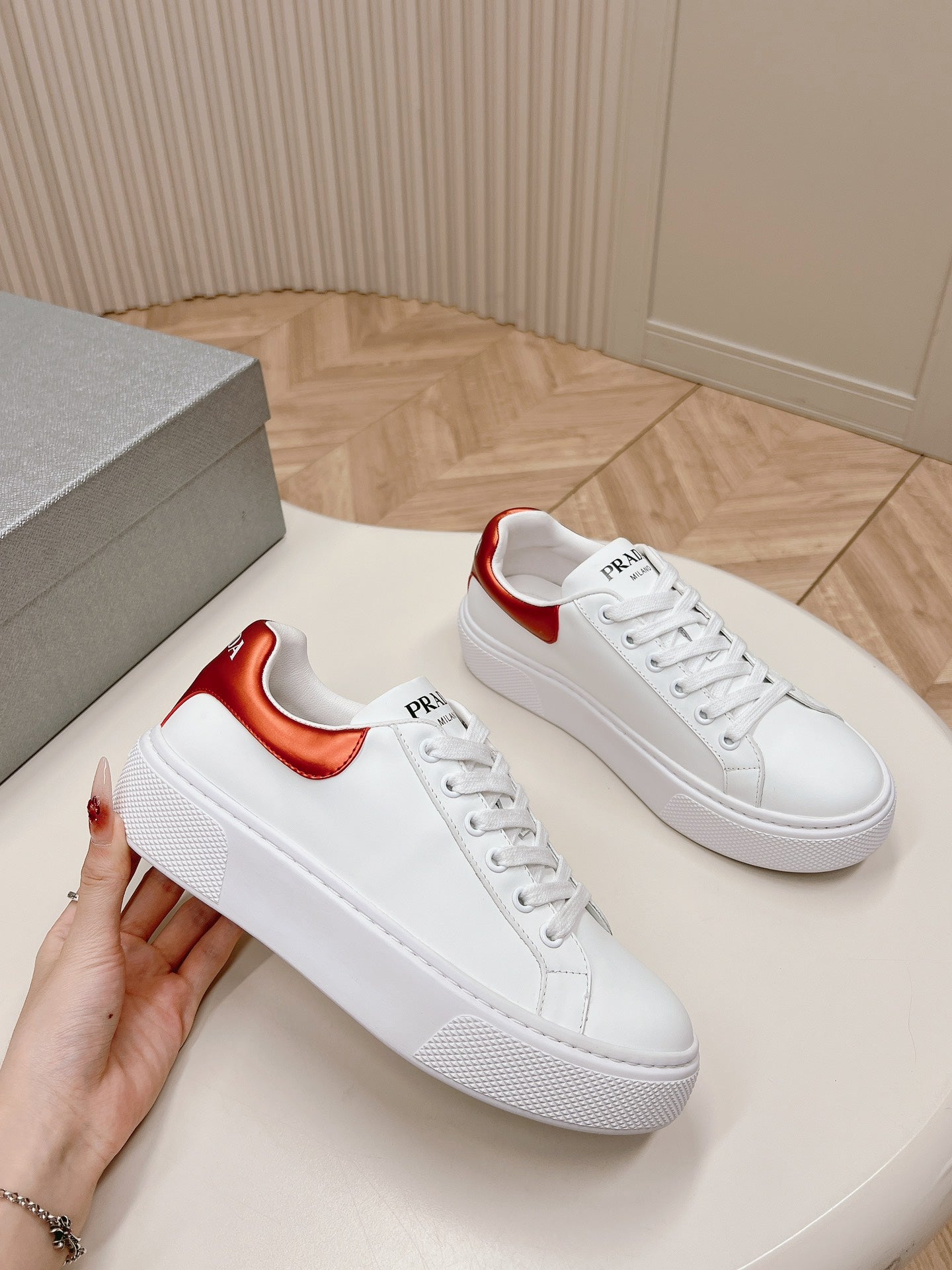 PRA RETRO SNEAKERS WHITE AND CRIMSON CALFSKIN - 35