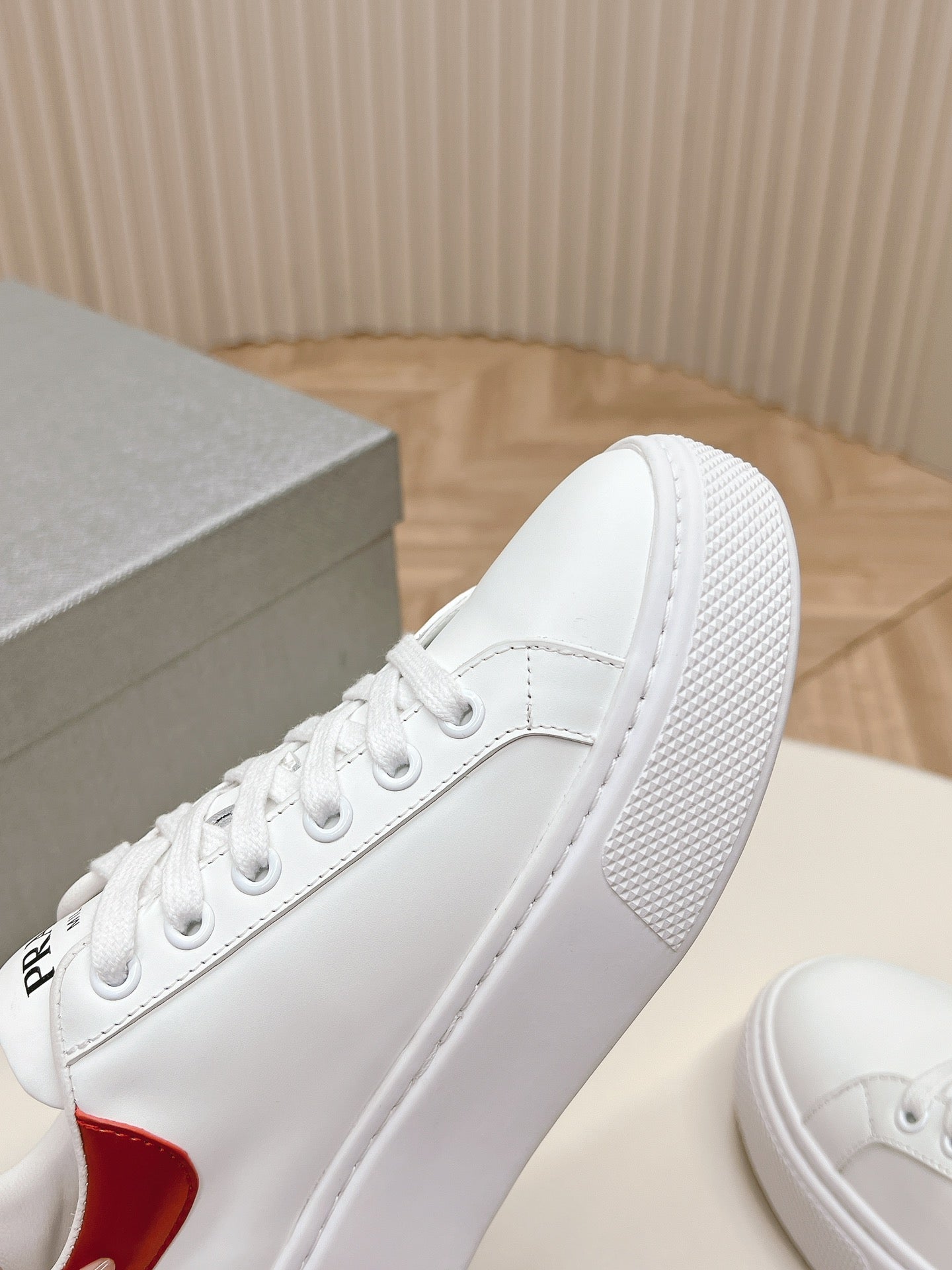 PRA RETRO SNEAKERS WHITE AND CRIMSON CALFSKIN - 35