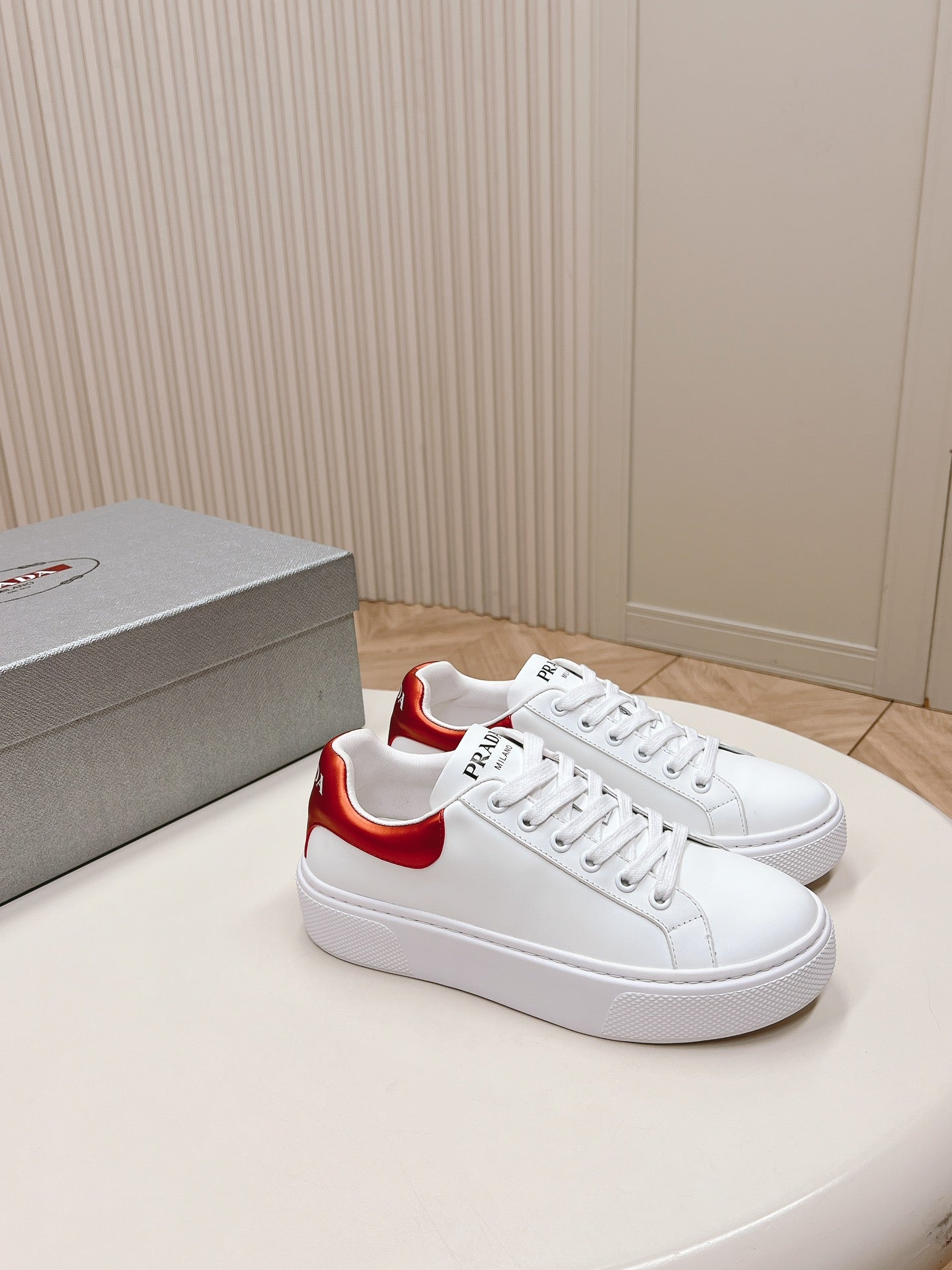 PRA RETRO SNEAKERS WHITE AND CRIMSON CALFSKIN - 35