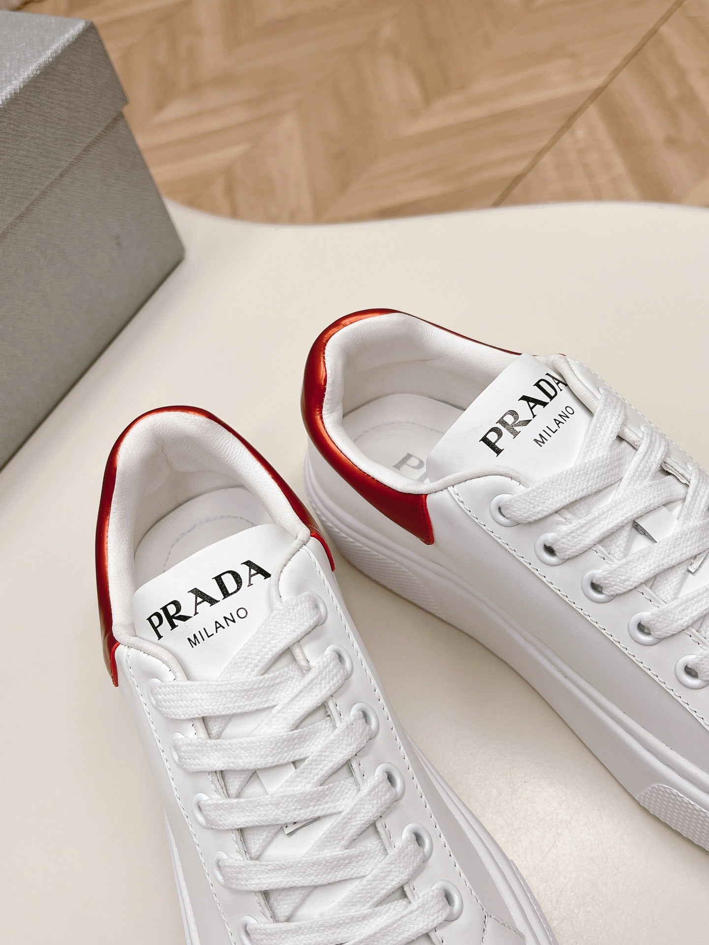 PRA RETRO SNEAKERS WHITE AND CRIMSON CALFSKIN - 35