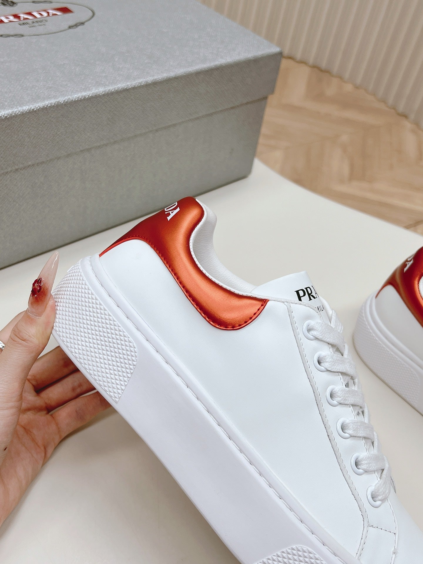 PRA RETRO SNEAKERS WHITE AND CRIMSON CALFSKIN - 35