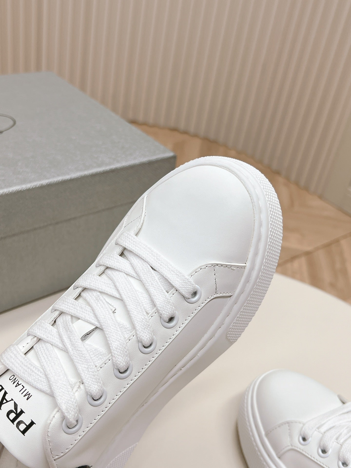 PRA RETRO SNEAKERS WHITE AND BLACK CALFSKIN - 35
