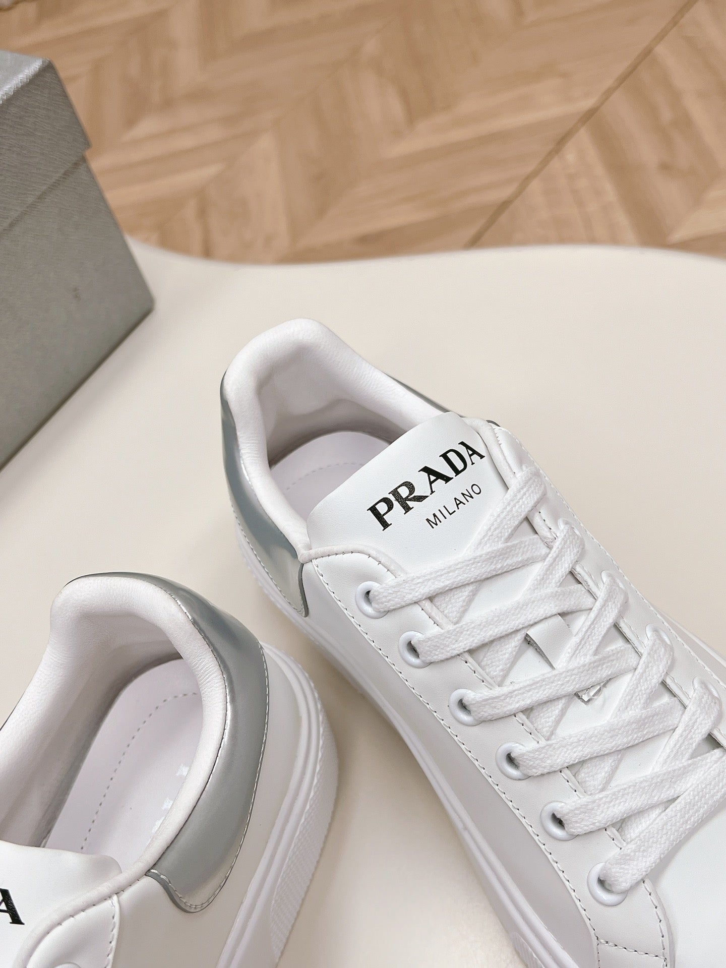 PRA RETRO SNEAKERS WHITE AND GRAY CALFSKIN - 35