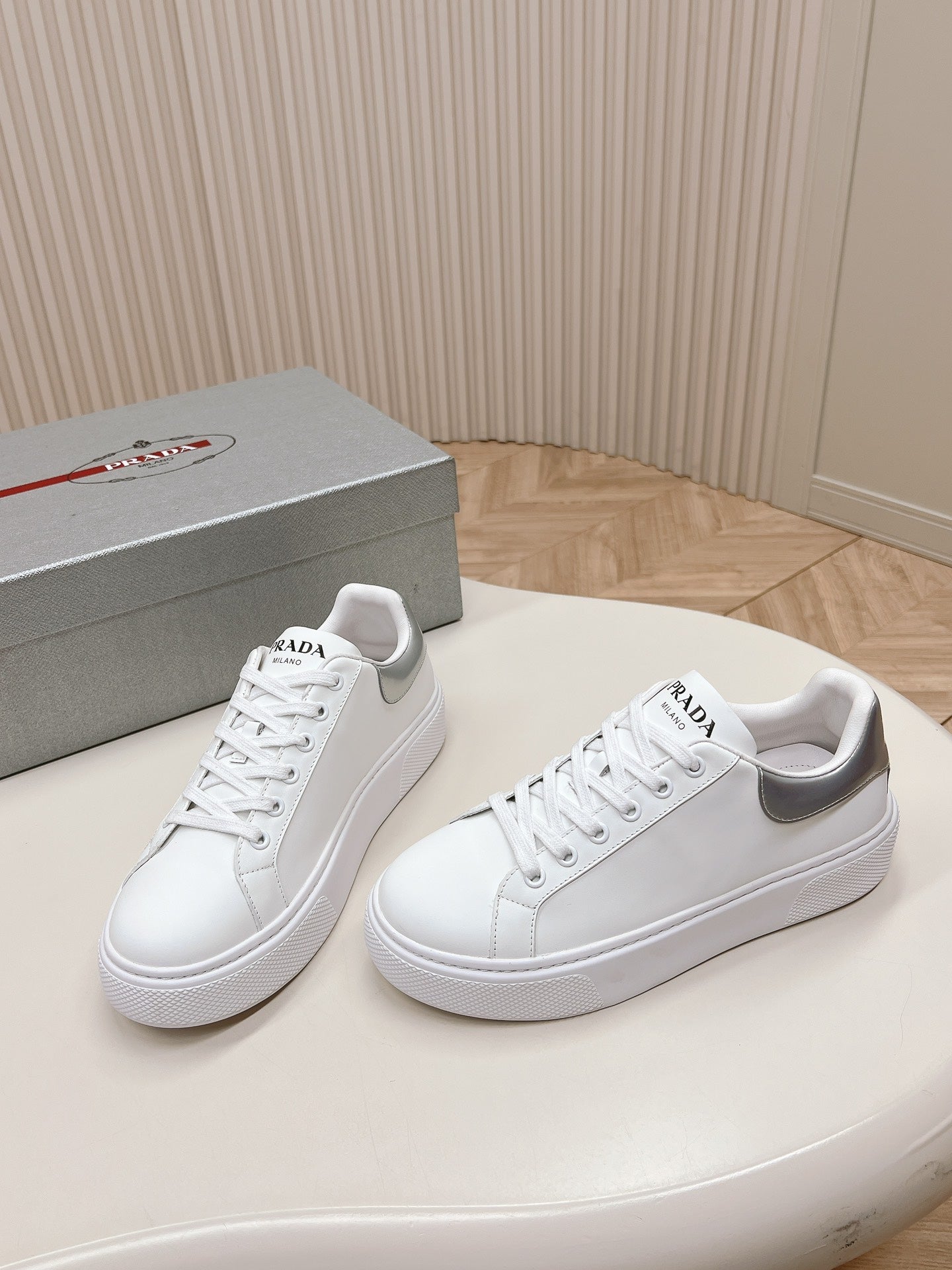 PRA RETRO SNEAKERS WHITE AND GRAY CALFSKIN - 35