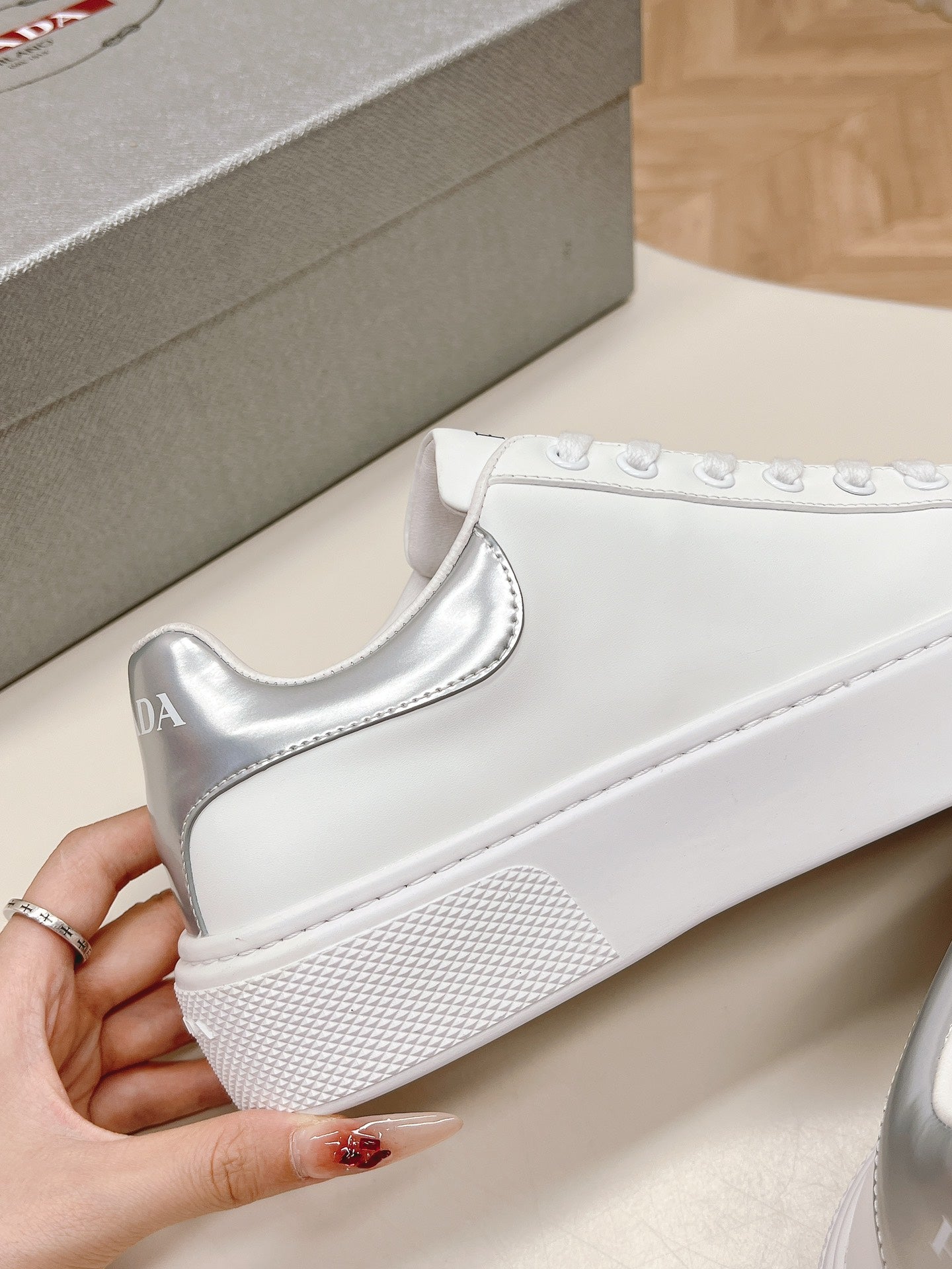 PRA RETRO SNEAKERS WHITE AND GRAY CALFSKIN - 35