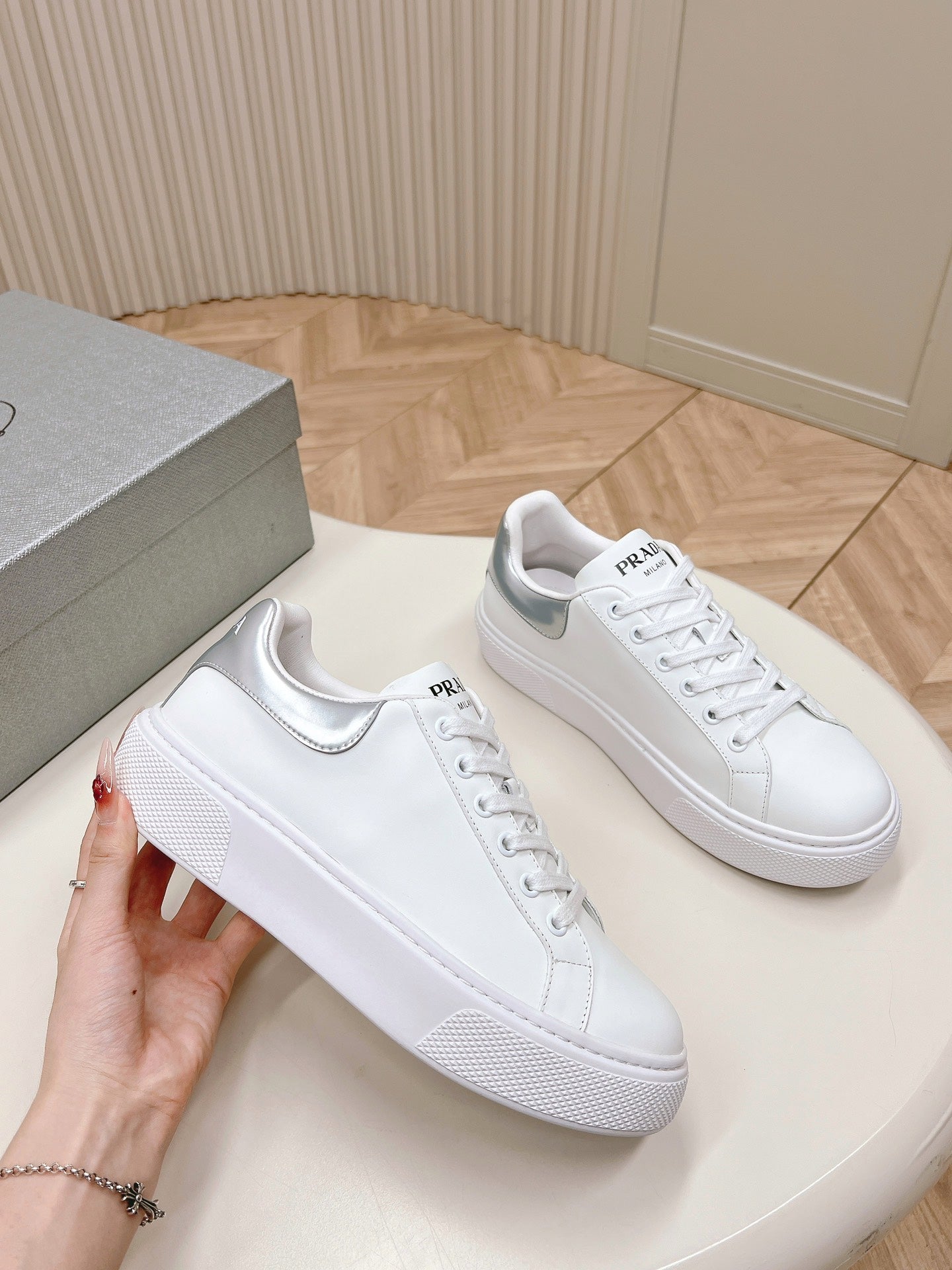 PRA RETRO SNEAKERS WHITE AND GRAY CALFSKIN - 35