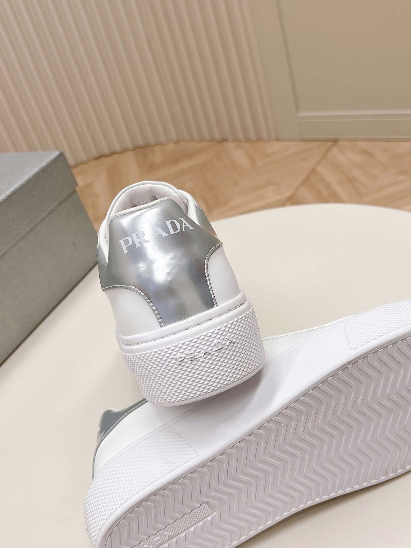 PRA RETRO SNEAKERS WHITE AND GRAY CALFSKIN - 35
