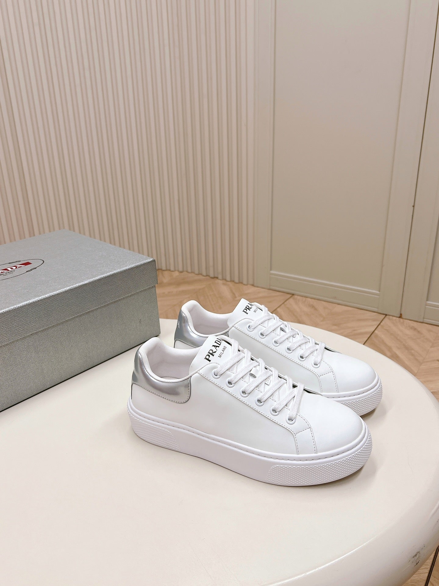 PRA RETRO SNEAKERS WHITE AND GRAY CALFSKIN - 35