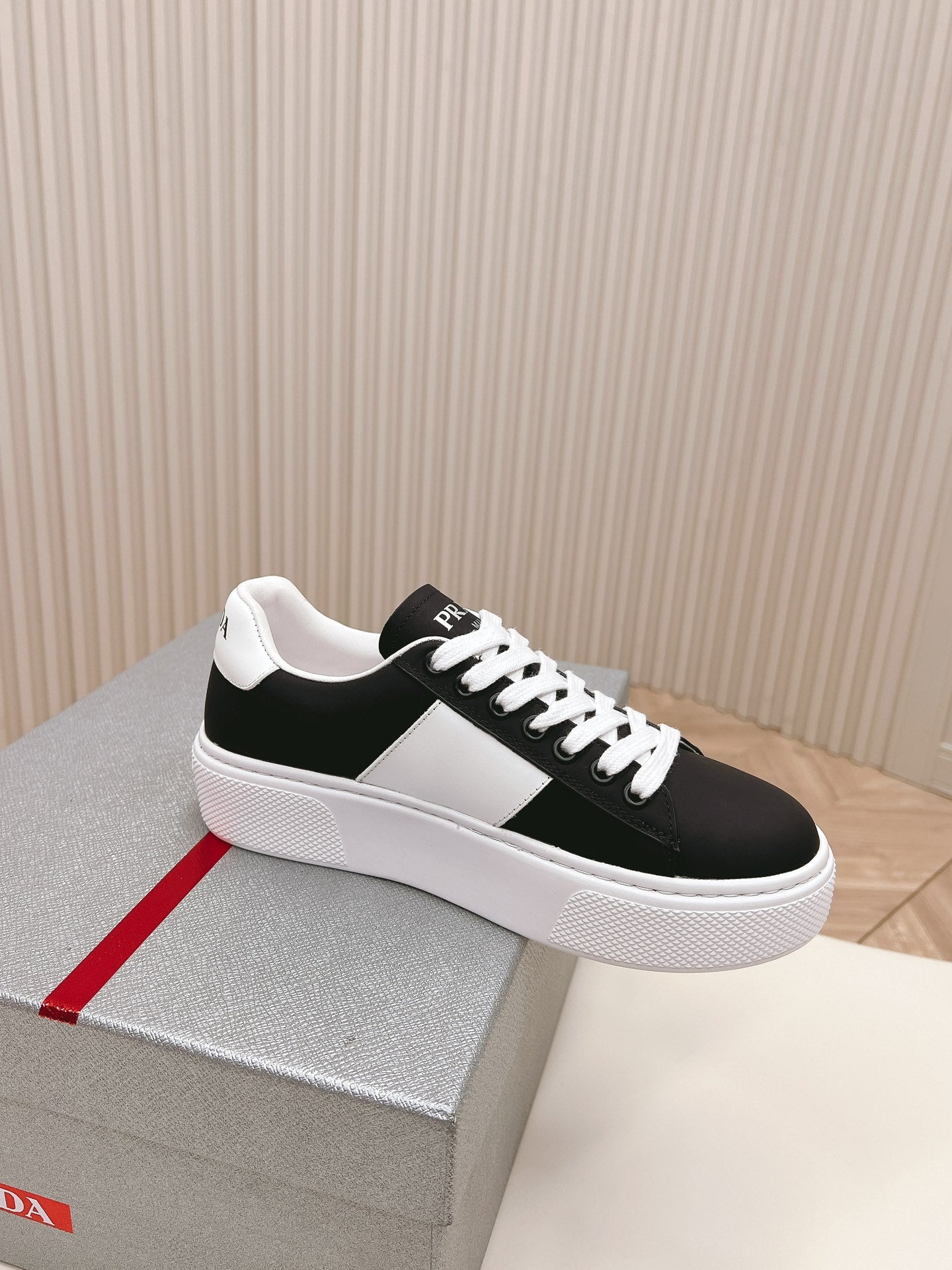 PRA LEATHER LOGO OUTLET SNEAKERS BLACK CALFSKIN - 35