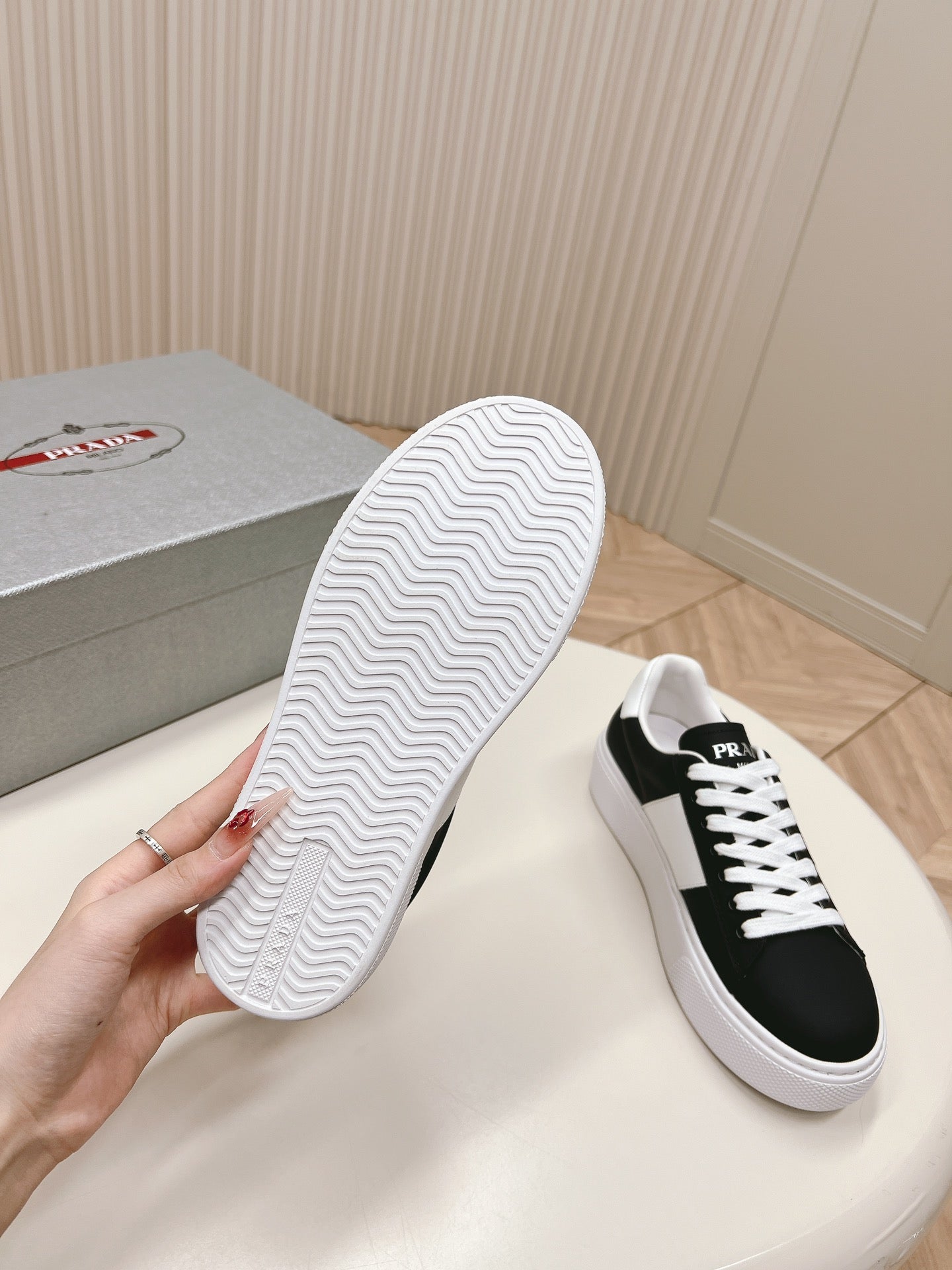 PRA LEATHER LOGO OUTLET SNEAKERS BLACK CALFSKIN - 35