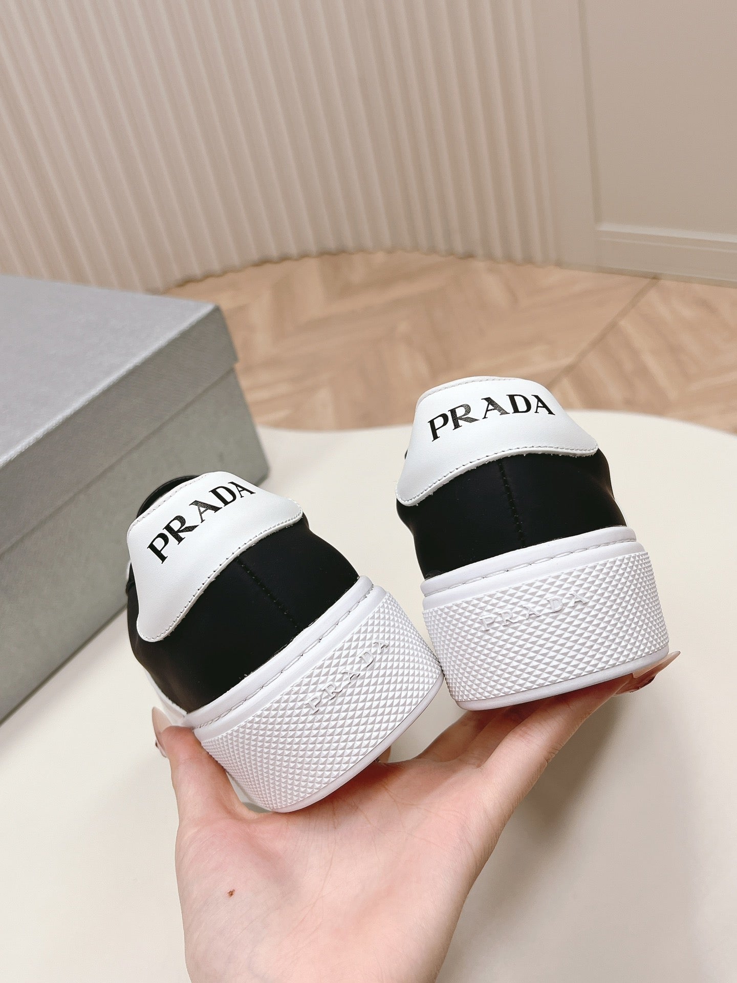 PRA LEATHER LOGO OUTLET SNEAKERS BLACK CALFSKIN - 35