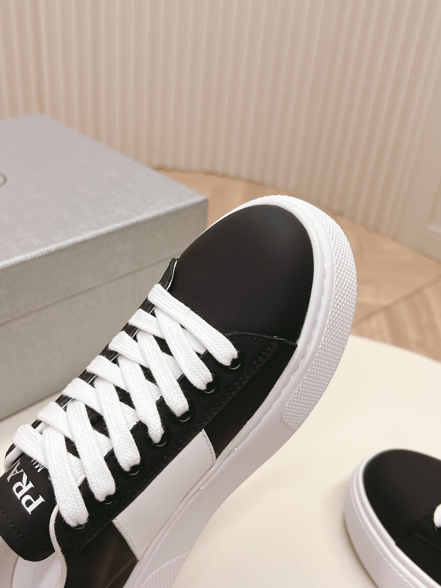 PRA LEATHER LOGO OUTLET SNEAKERS BLACK CALFSKIN - 35