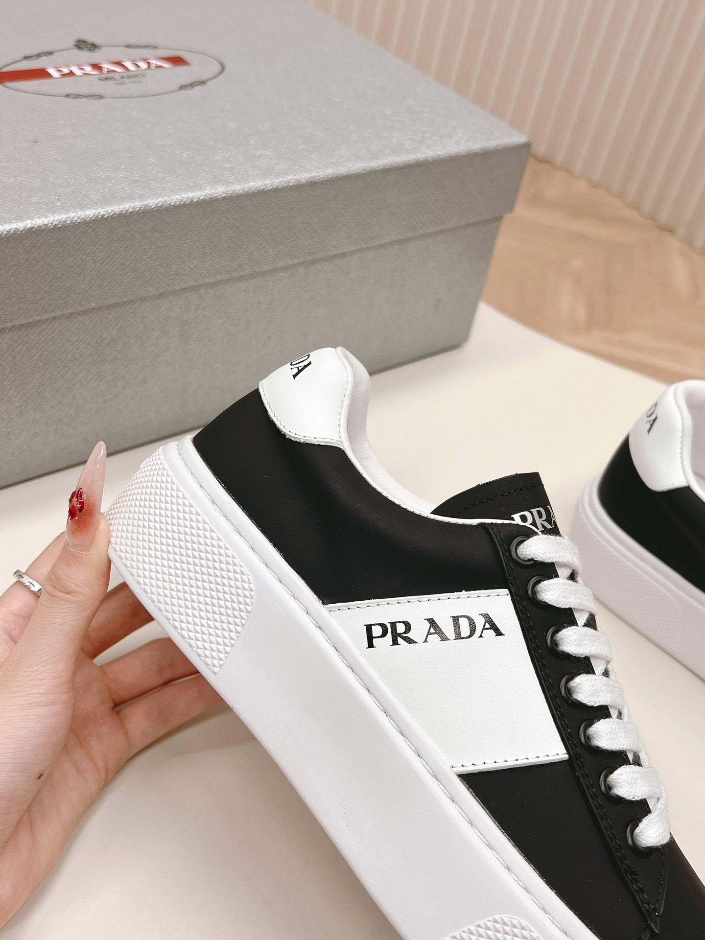 PRA LEATHER LOGO OUTLET SNEAKERS BLACK CALFSKIN - 35